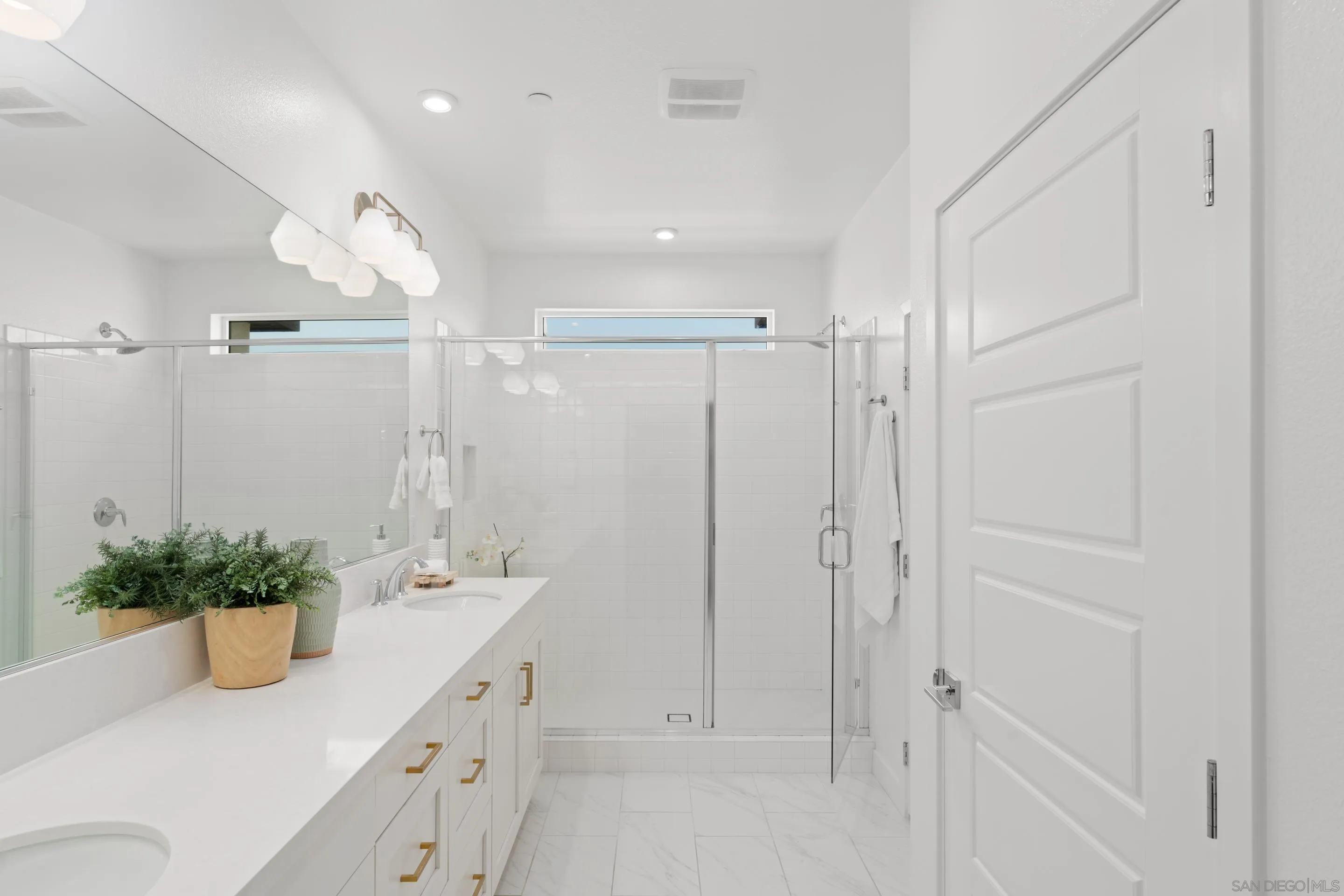 2731 Via Avella