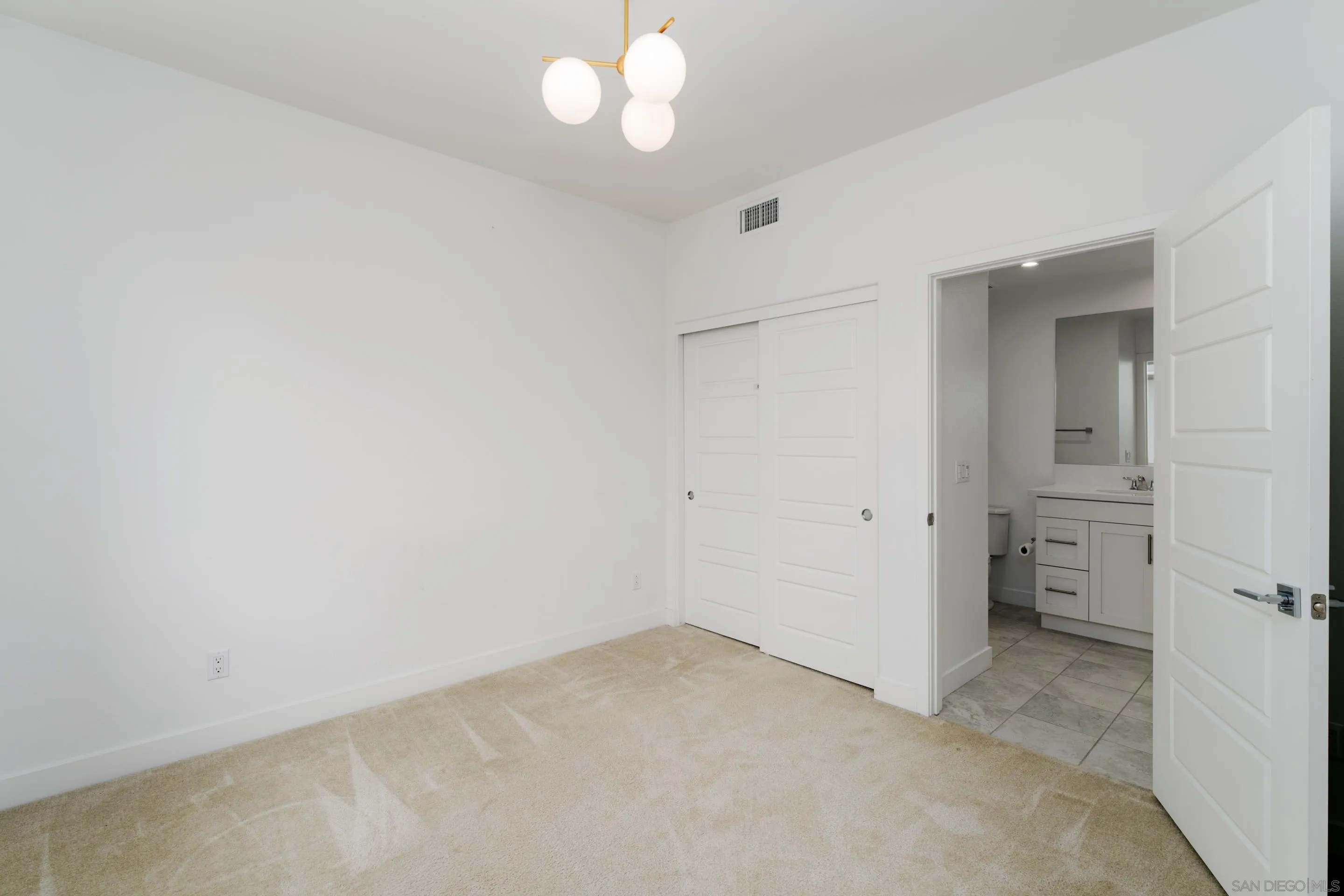 2731 Via Avella