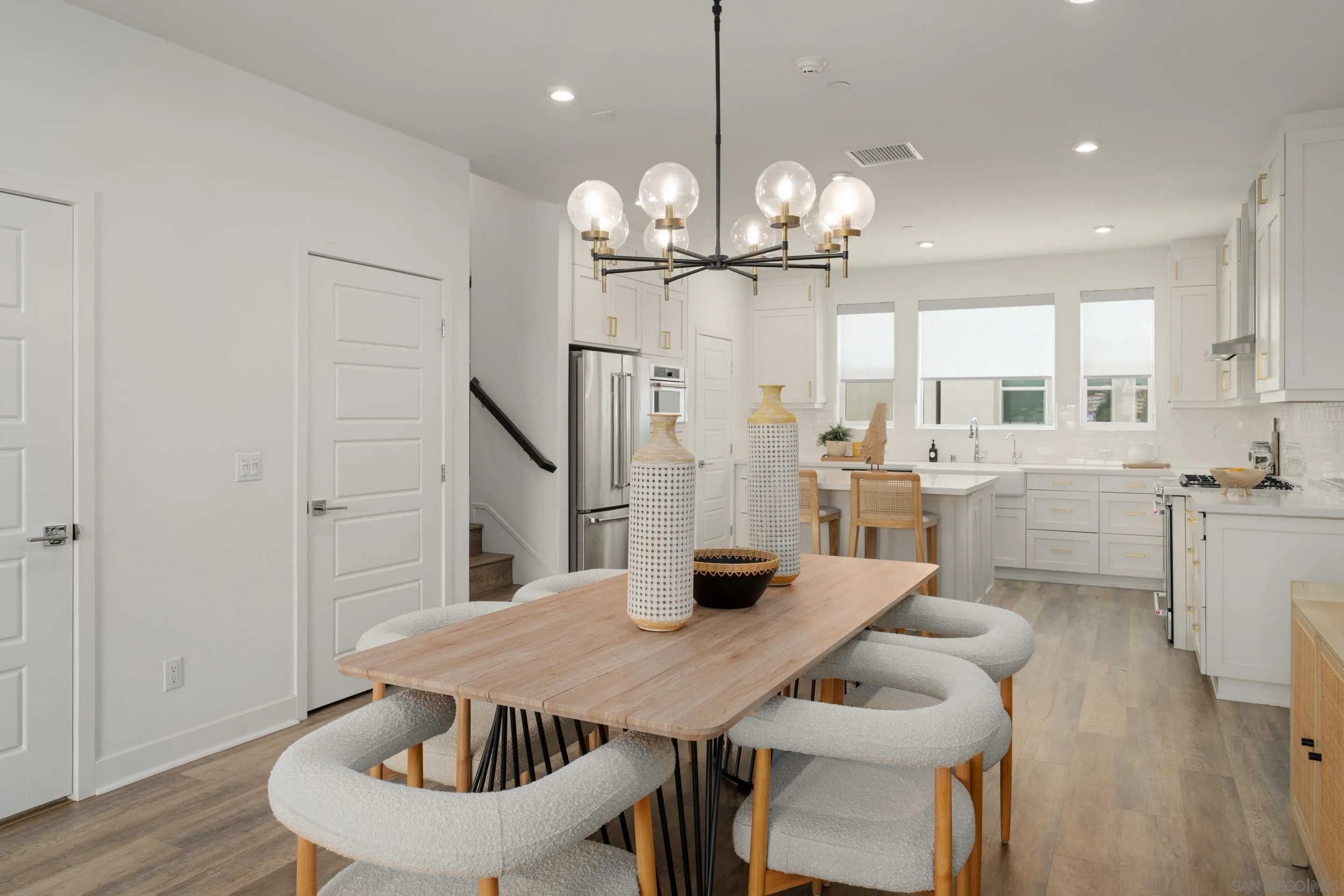 2731 Via Avella