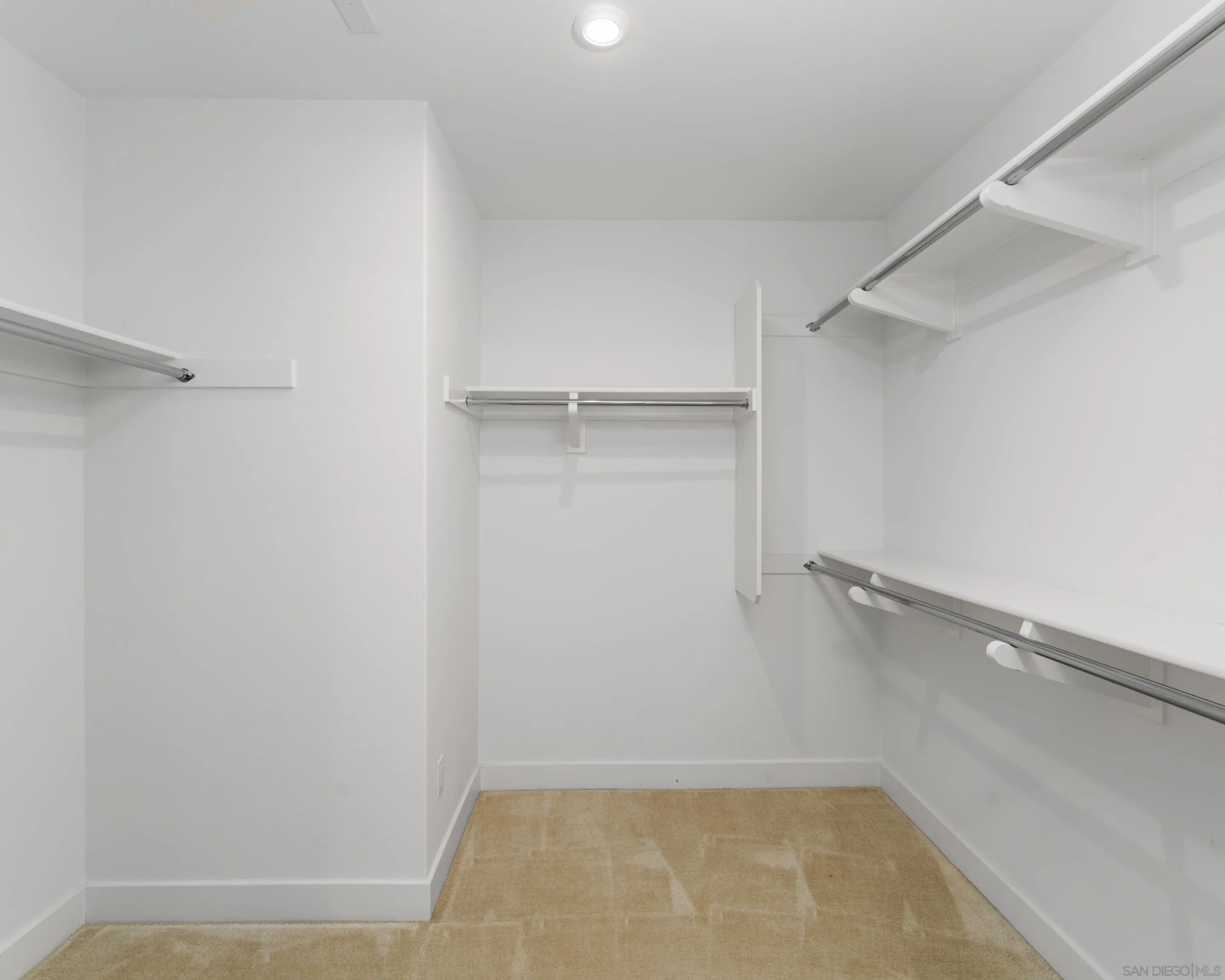 2731 Via Avella