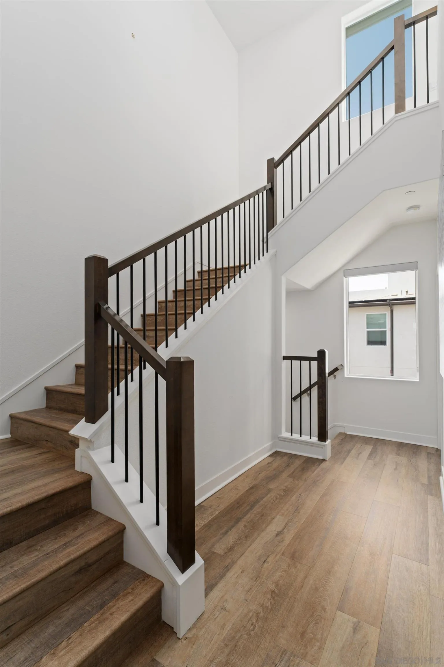 2731 Via Avella