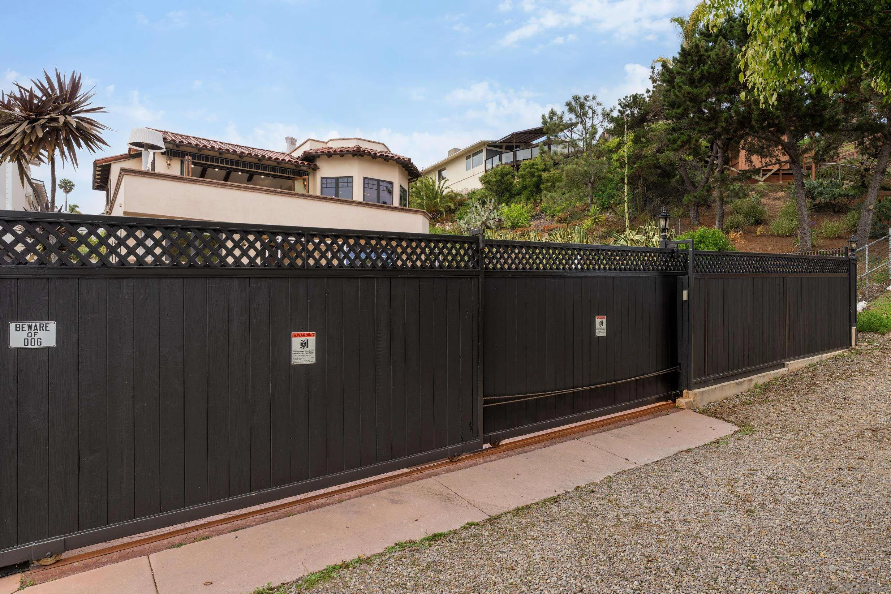 1045 Van Nuys St