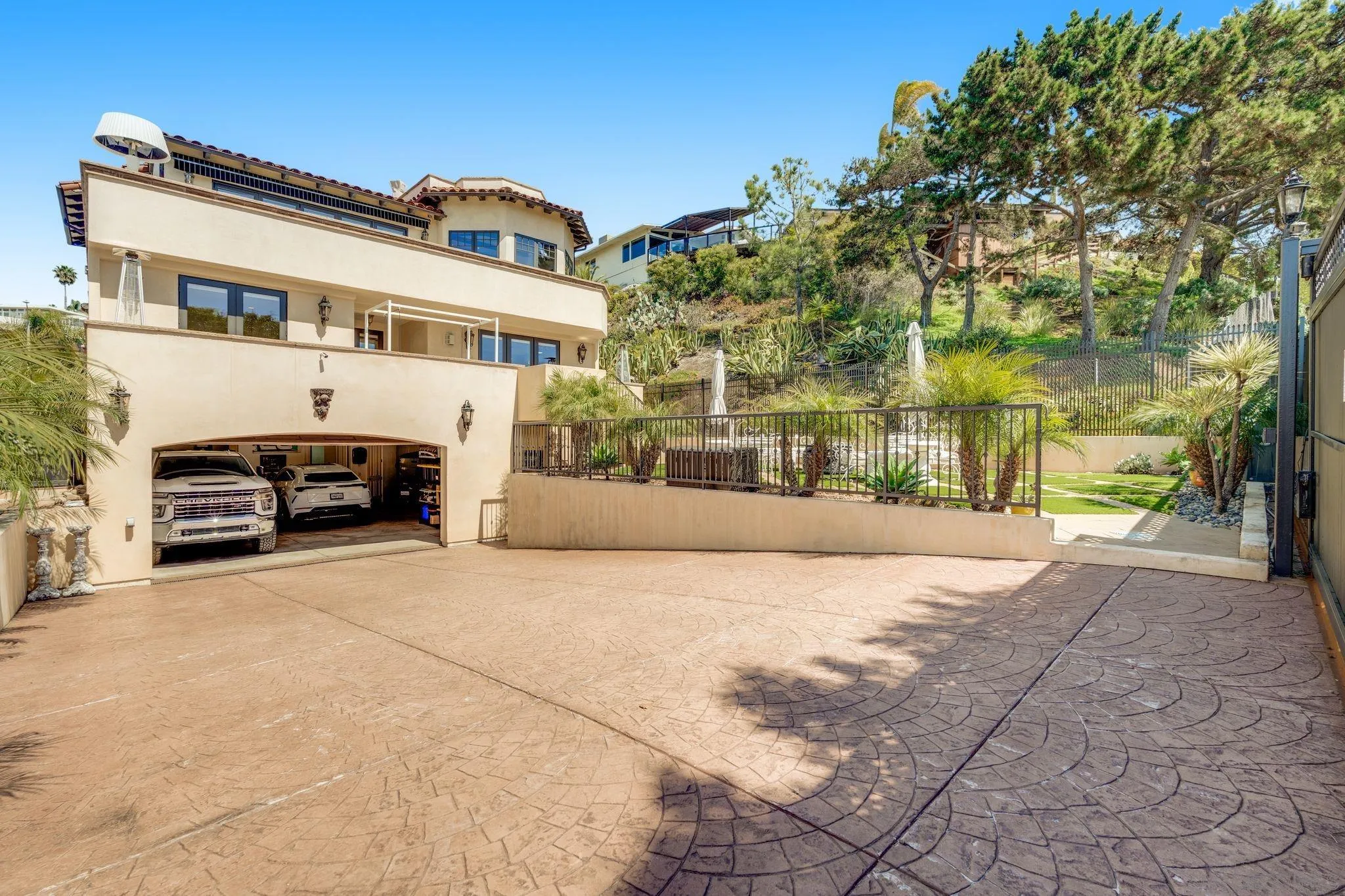 1045 Van Nuys St