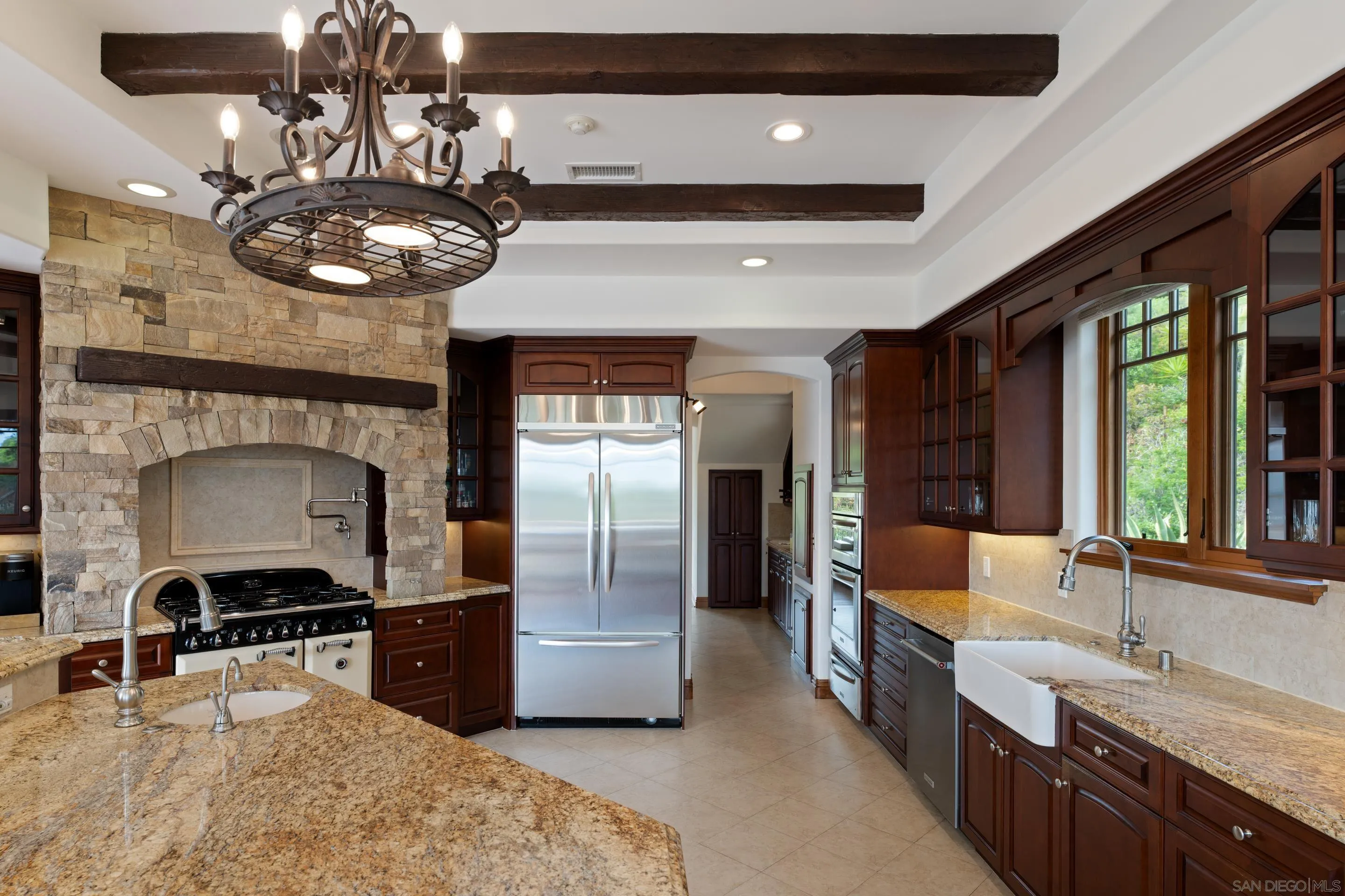 1045 Van Nuys St