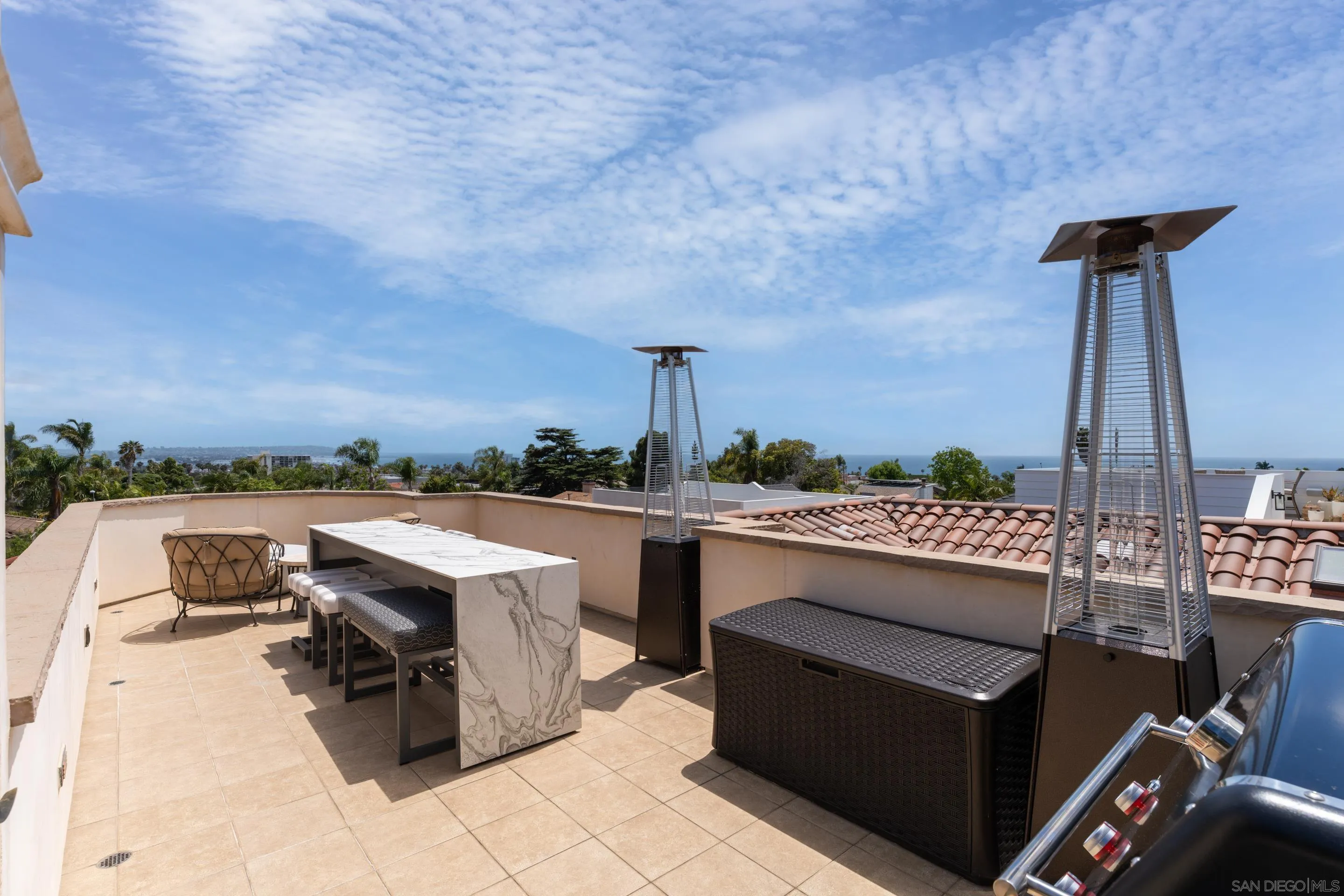 1045 Van Nuys St