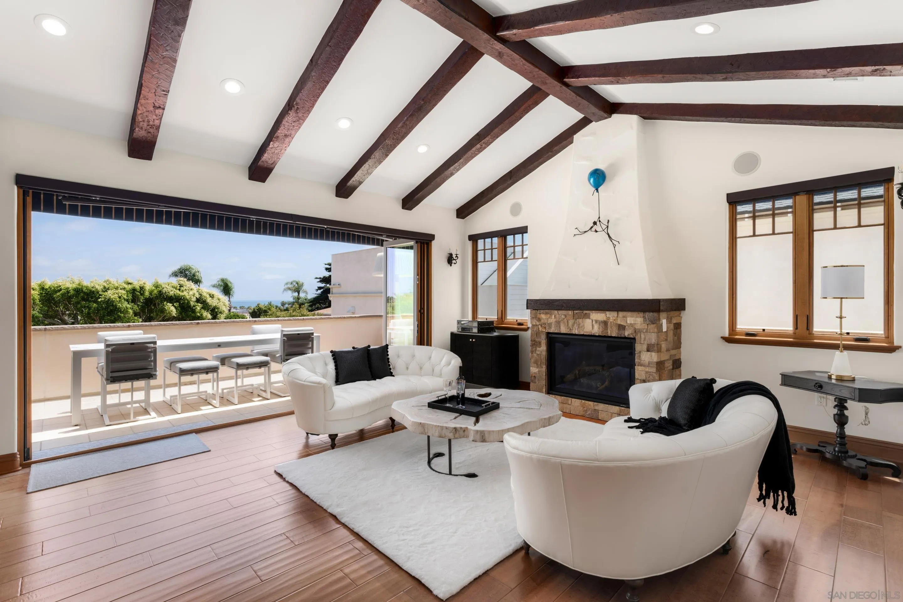 1045 Van Nuys St