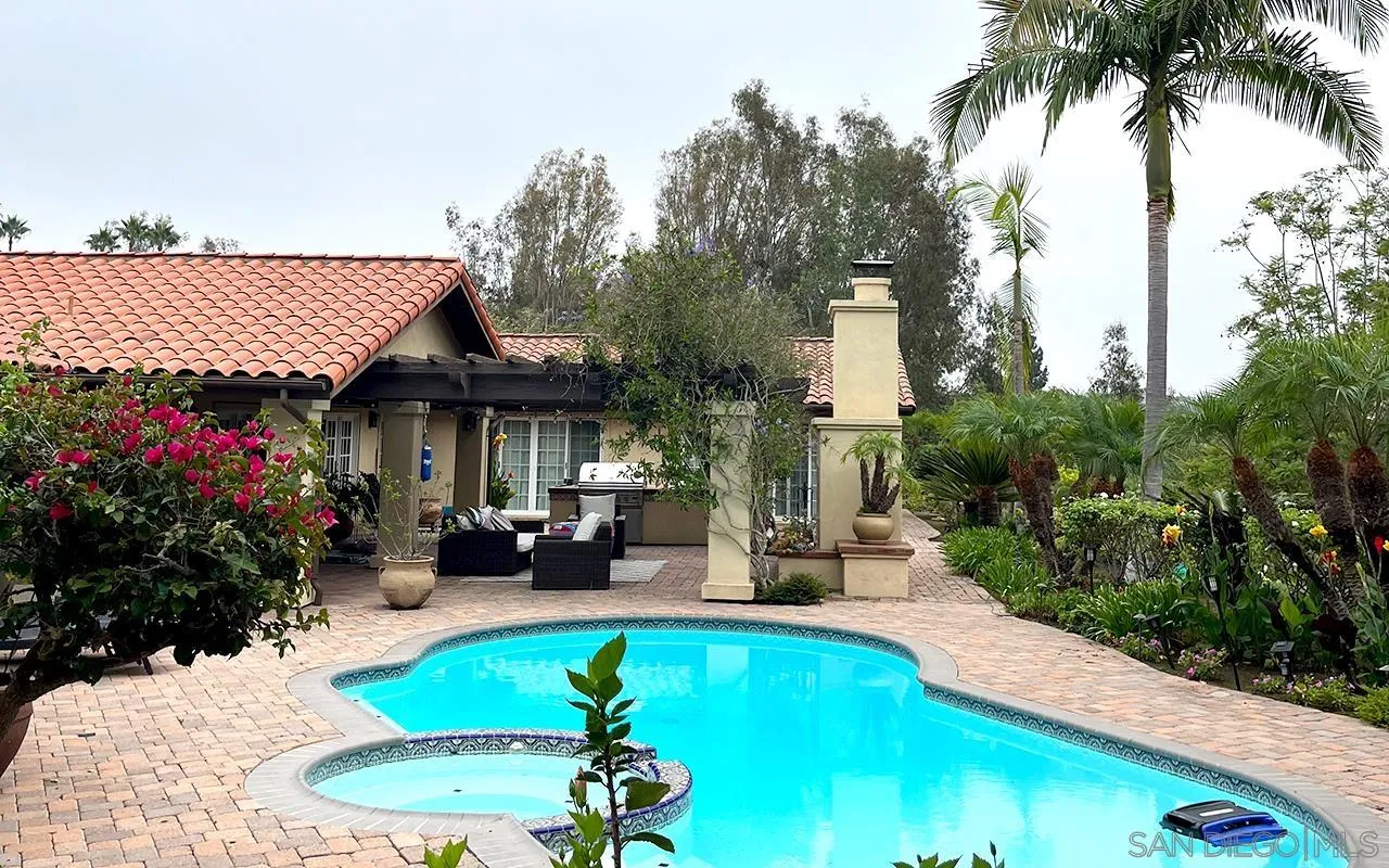 17380 Via Cuatro Caminos