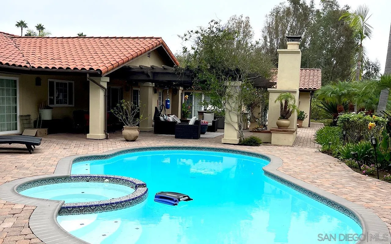 17380 Via Cuatro Caminos