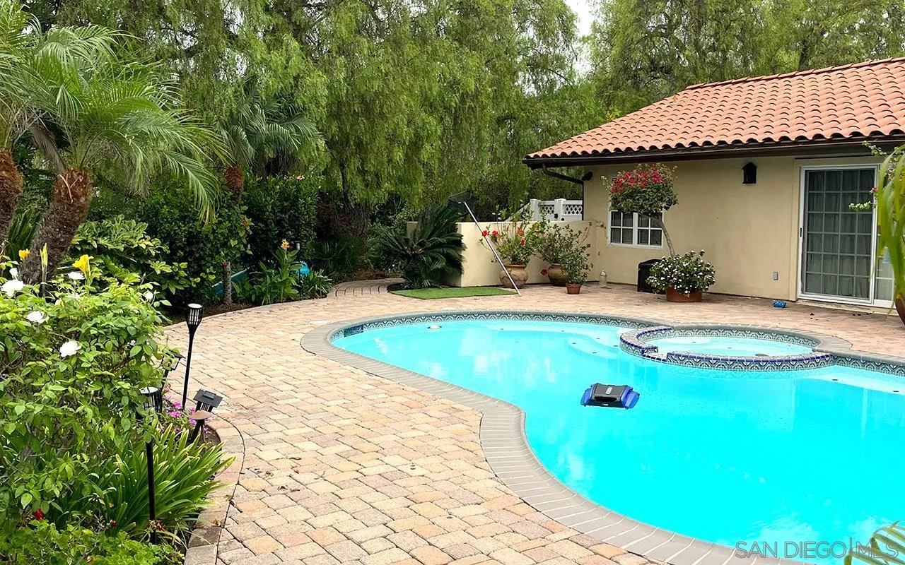 17380 Via Cuatro Caminos