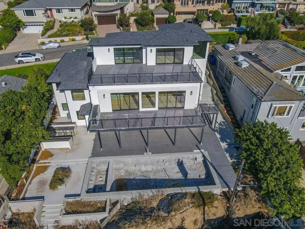 5762 Bellevue Avenue