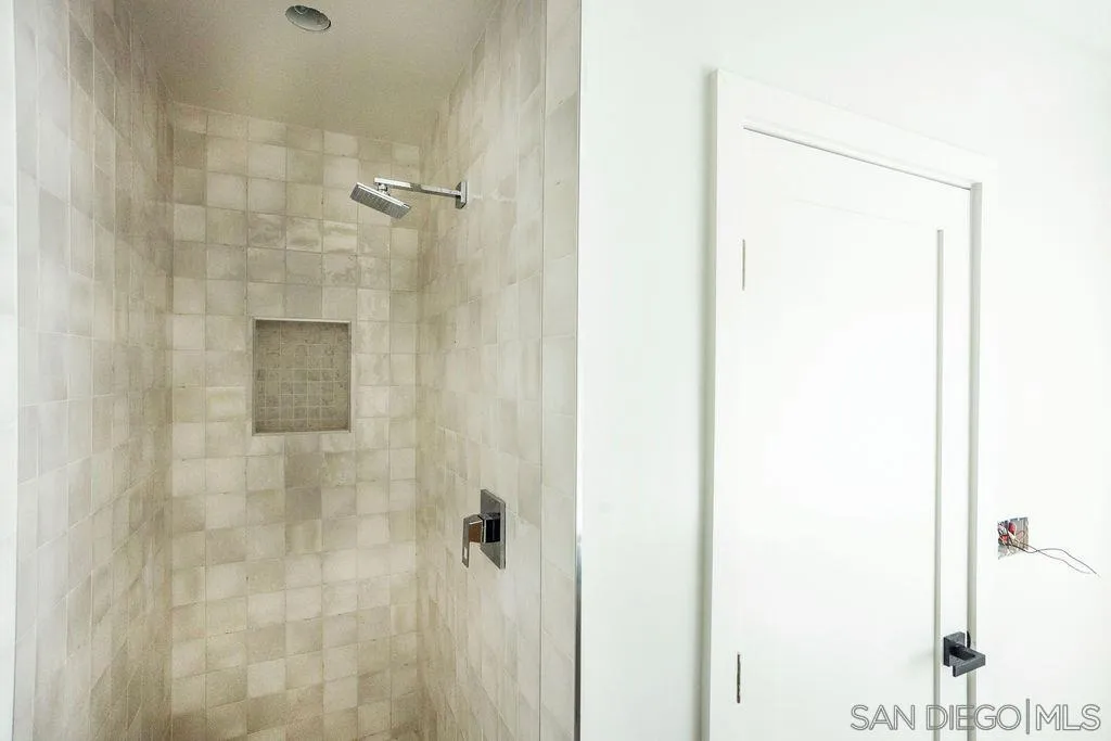 5762 Bellevue Avenue