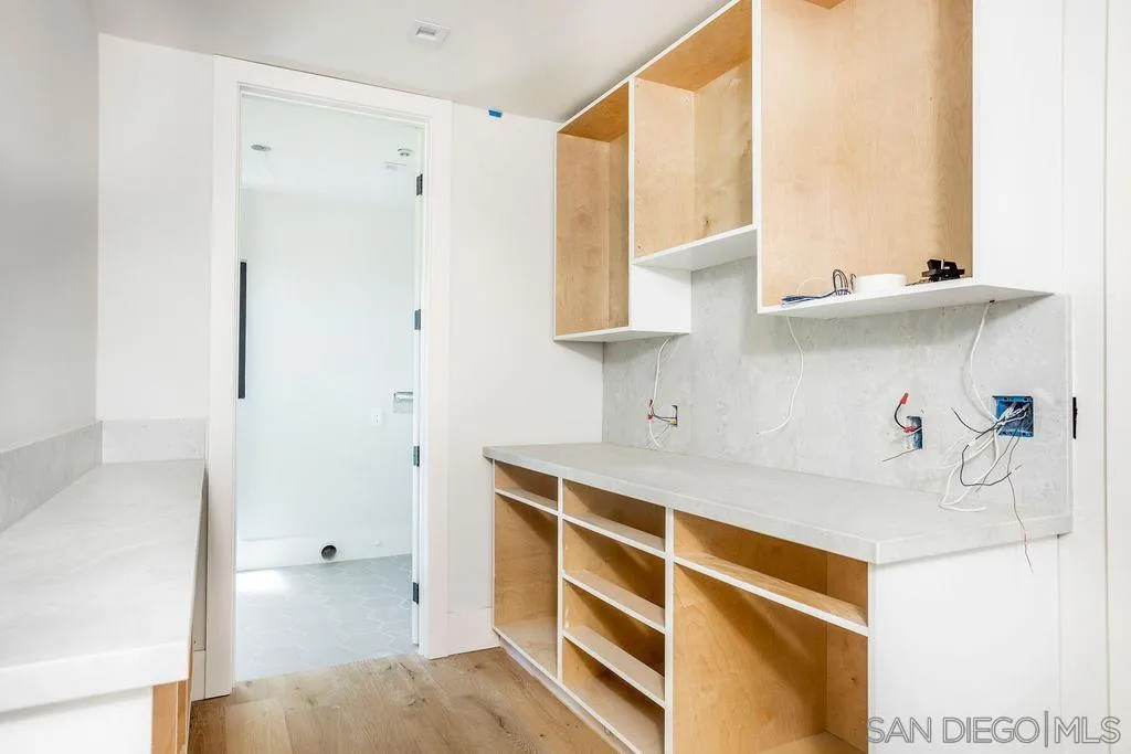 5762 Bellevue Avenue