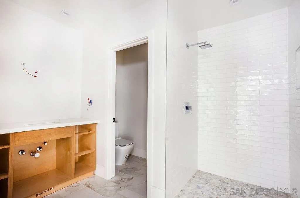 5762 Bellevue Avenue