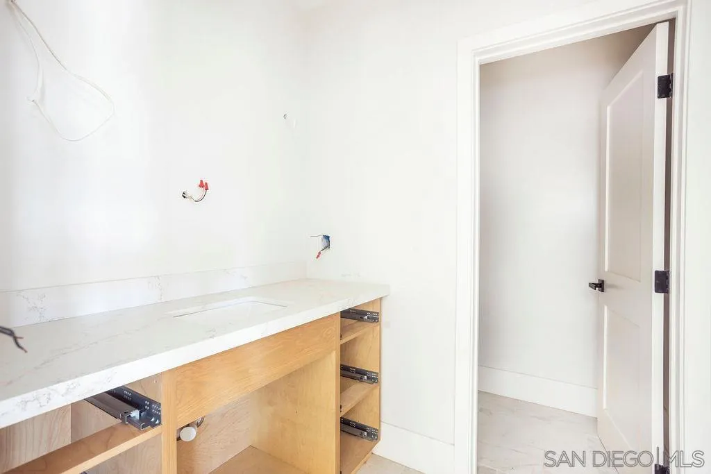 5762 Bellevue Avenue