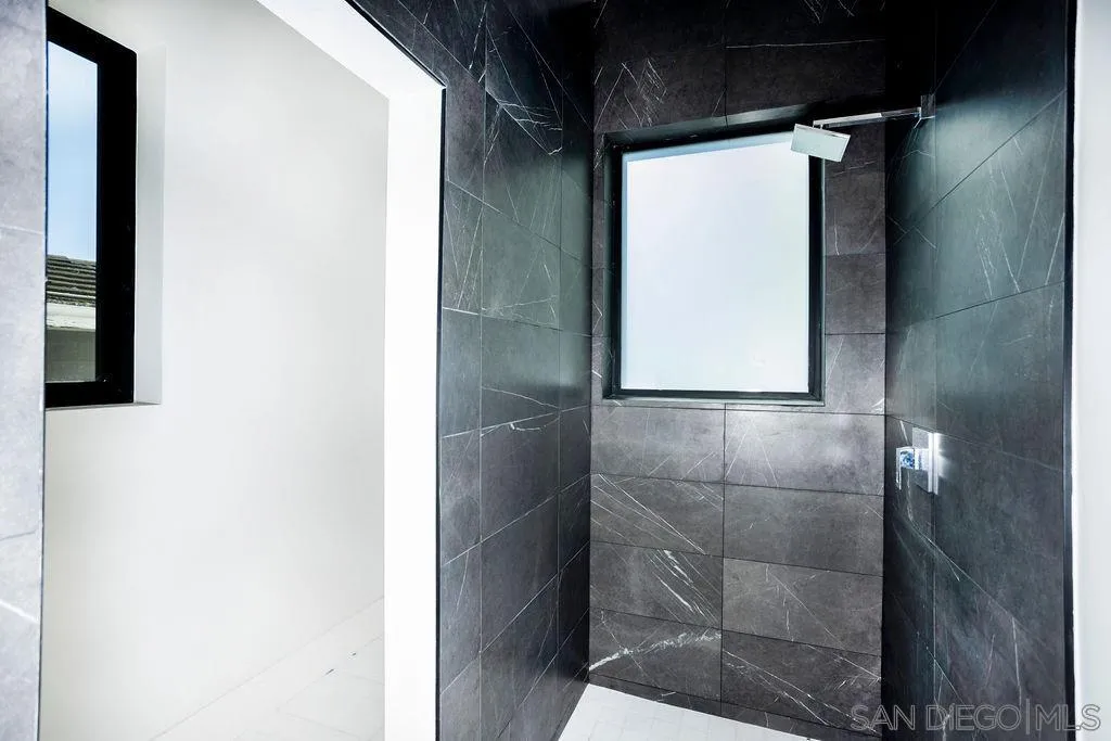 5762 Bellevue Avenue