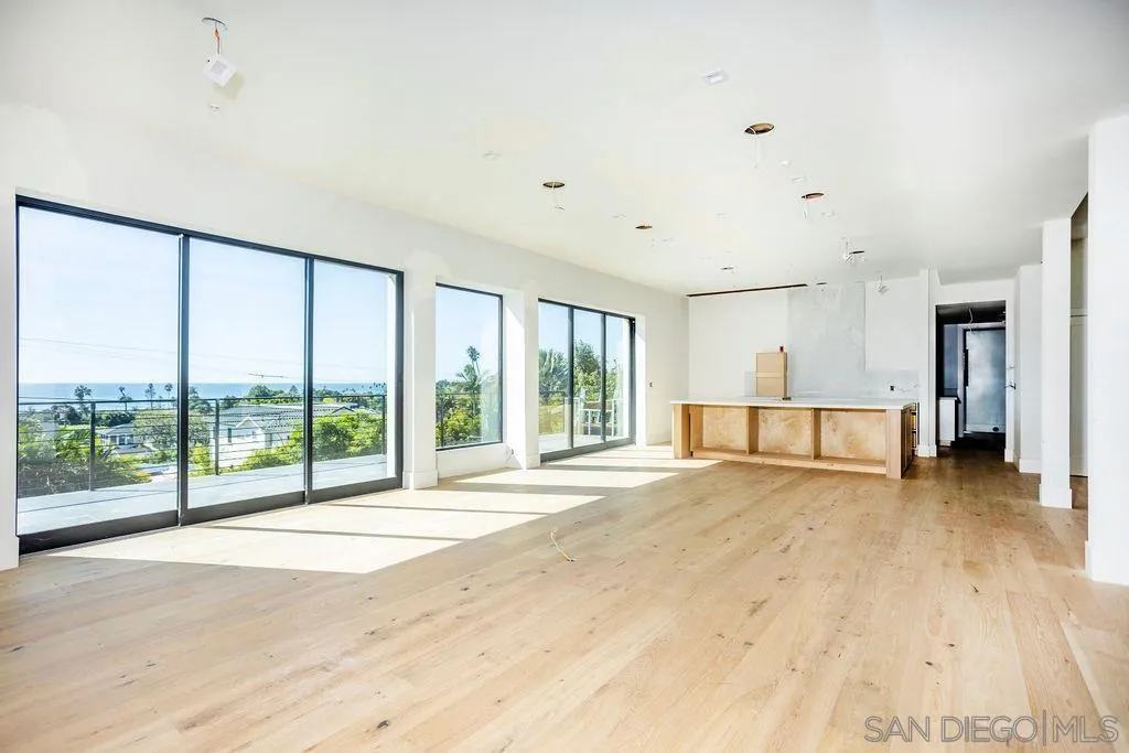 5762 Bellevue Avenue