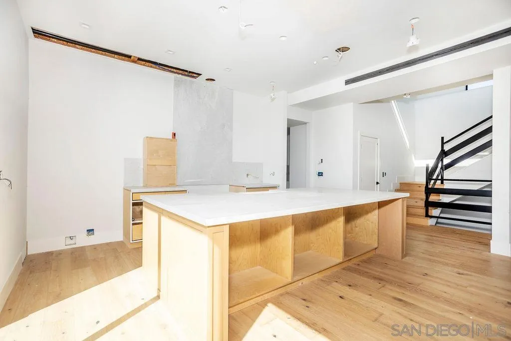 5762 Bellevue Avenue