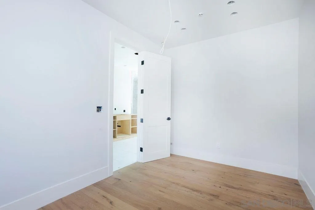 5762 Bellevue Avenue