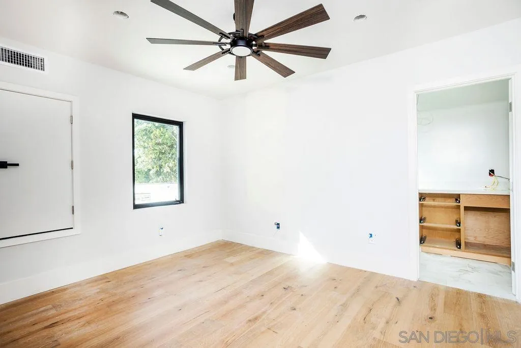 5762 Bellevue Avenue