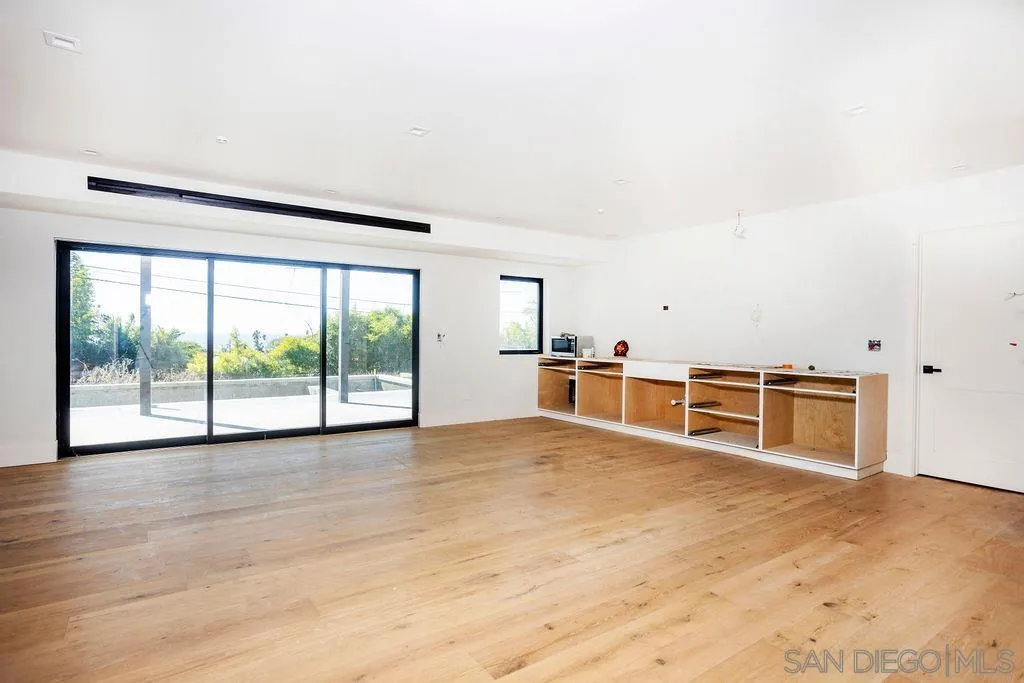 5762 Bellevue Avenue