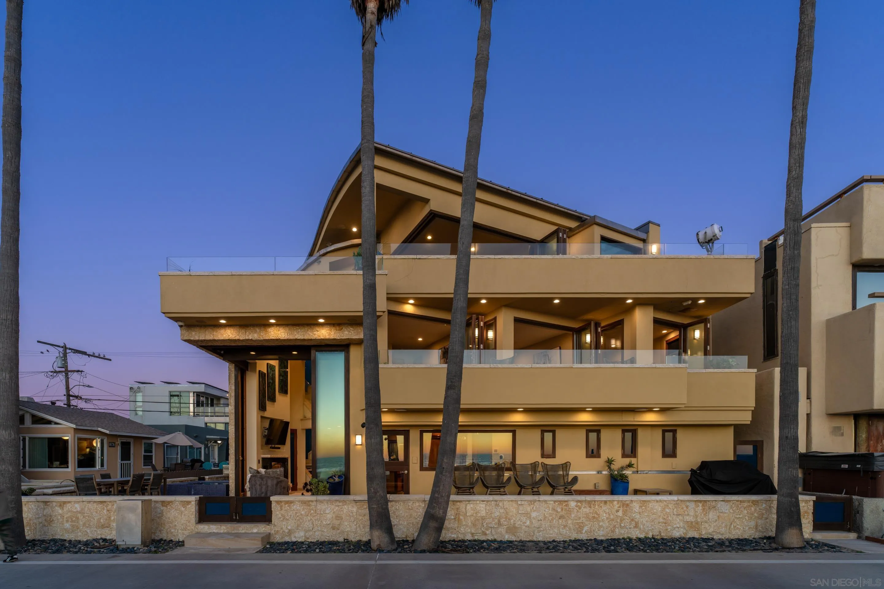 3921 Ocean Front Walk