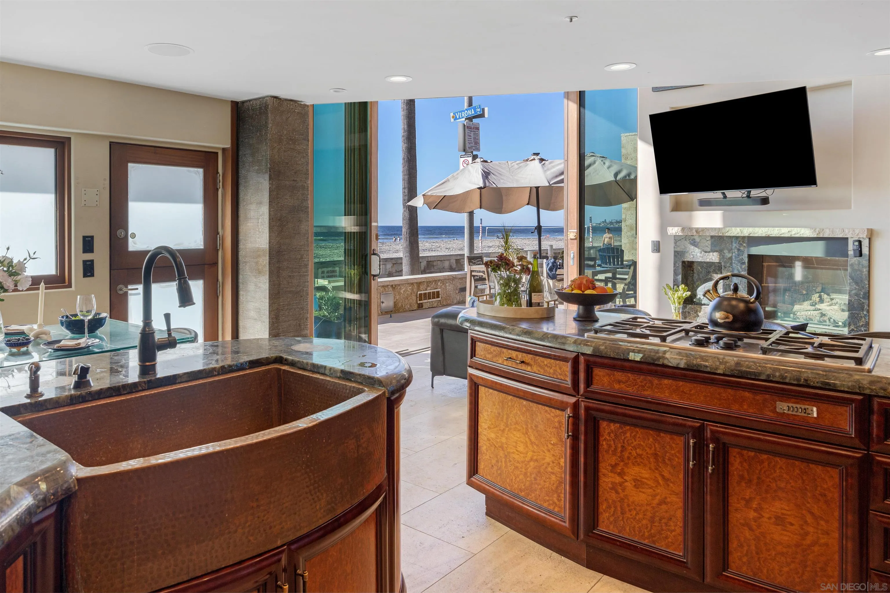 3921 Ocean Front Walk