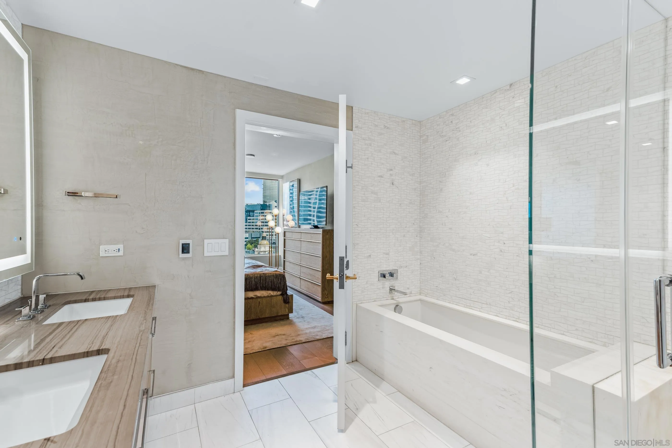 888 W E Street Unit 1106