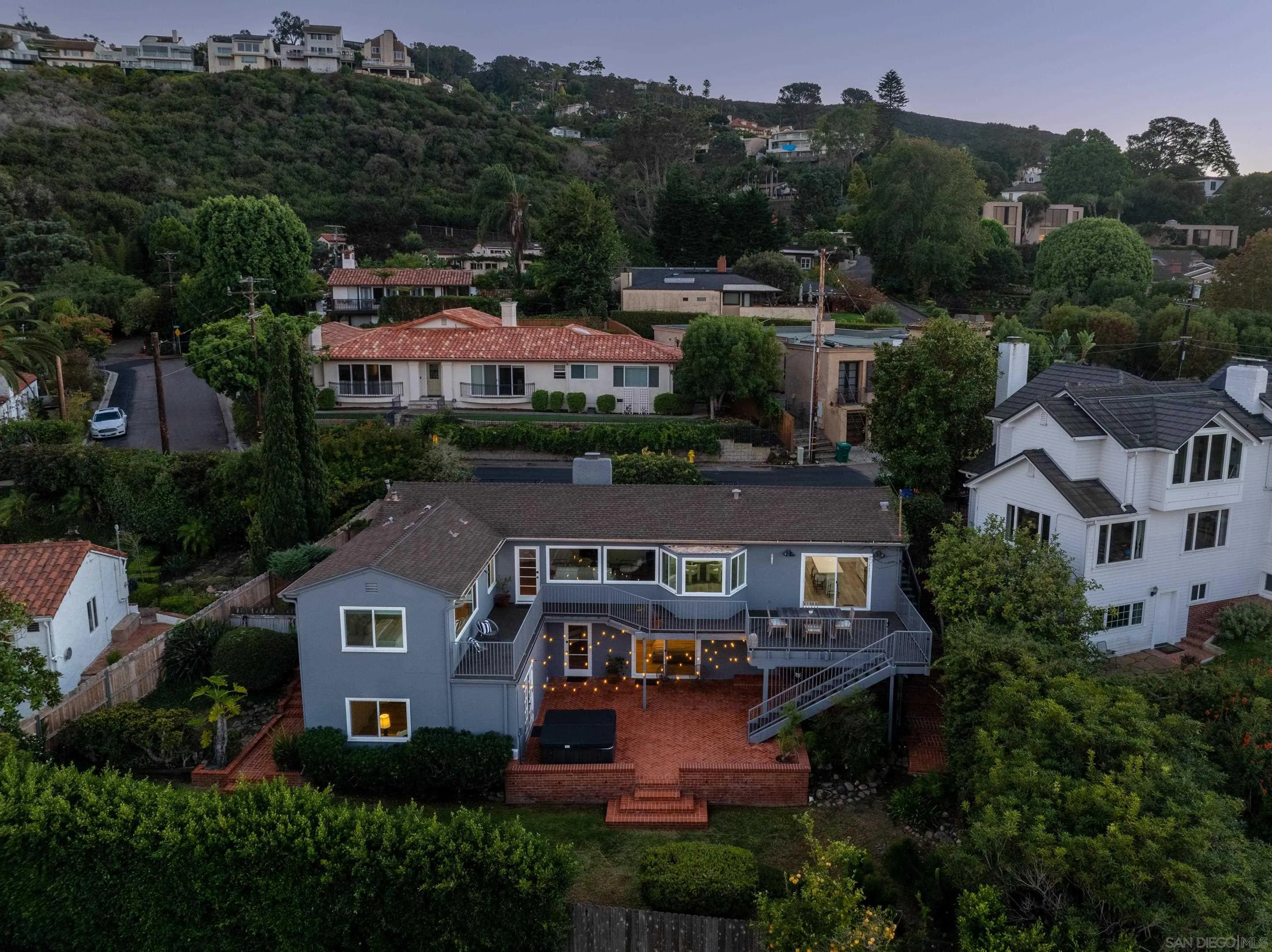 7850 Roseland Dr, La Jolla