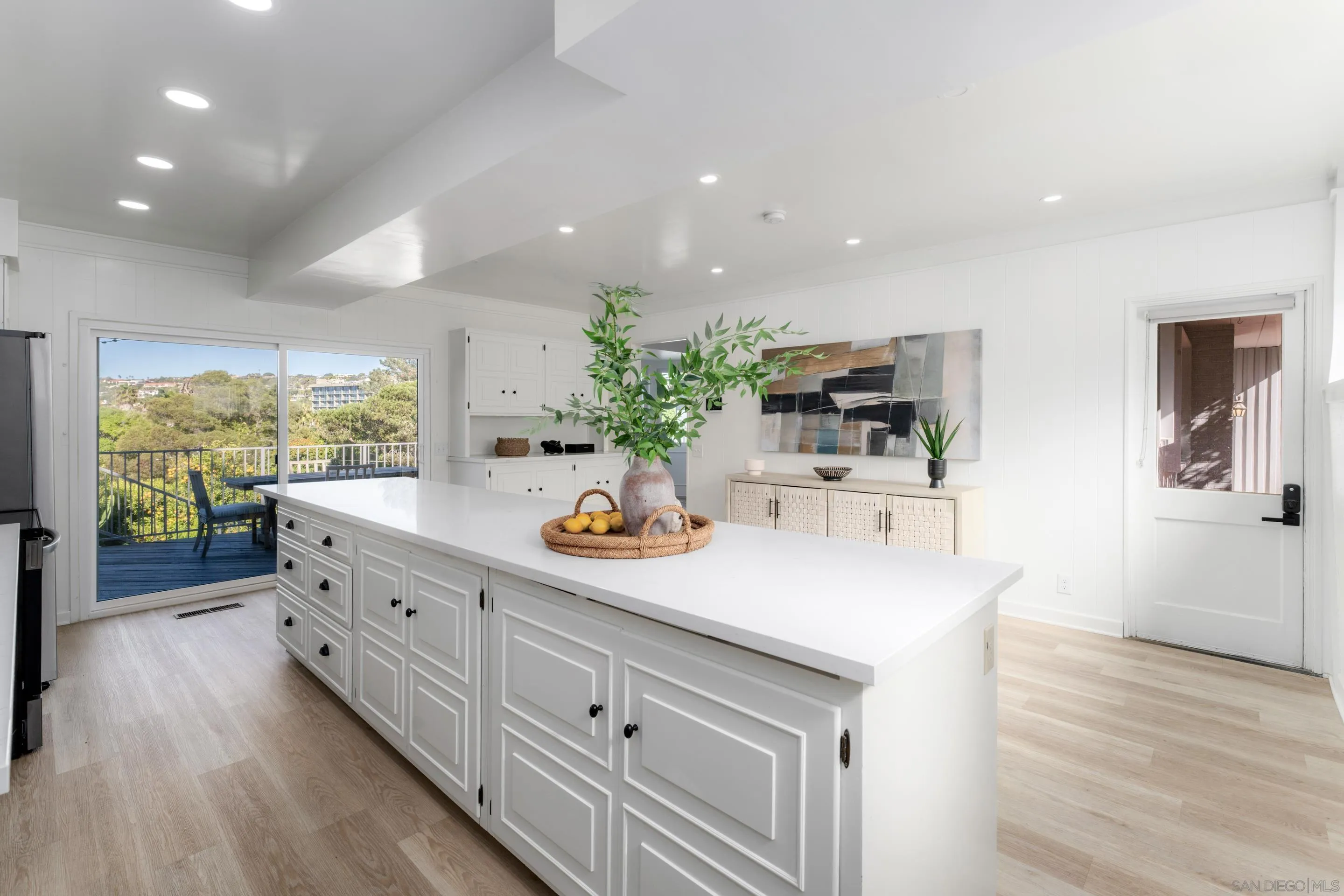 7850 Roseland Dr, La Jolla