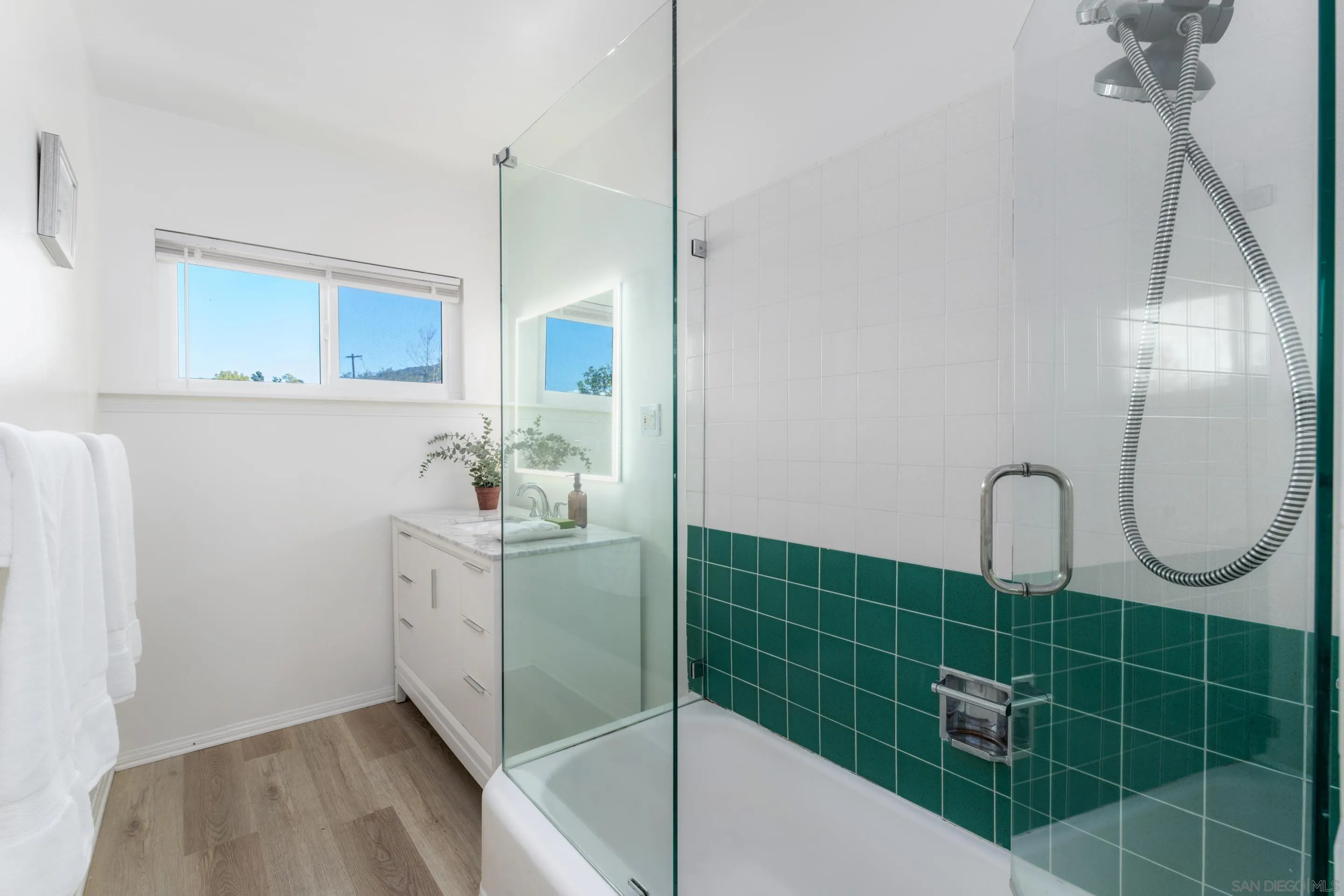 7850 Roseland Dr, La Jolla