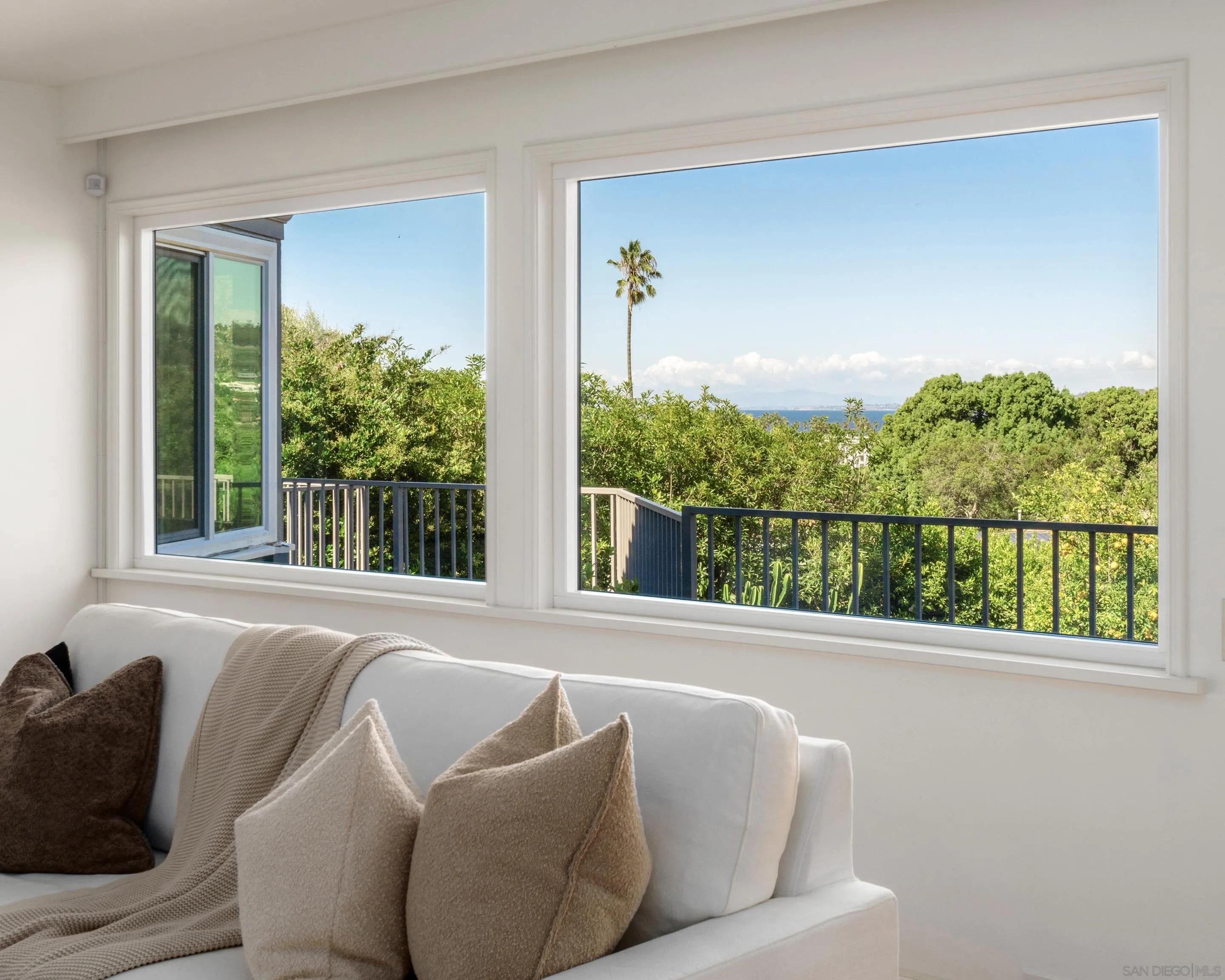 7850 Roseland Dr, La Jolla