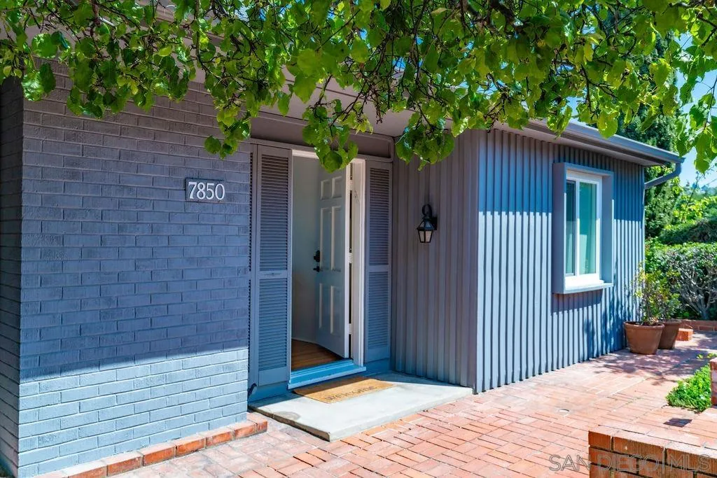 7850 Roseland Dr, La Jolla