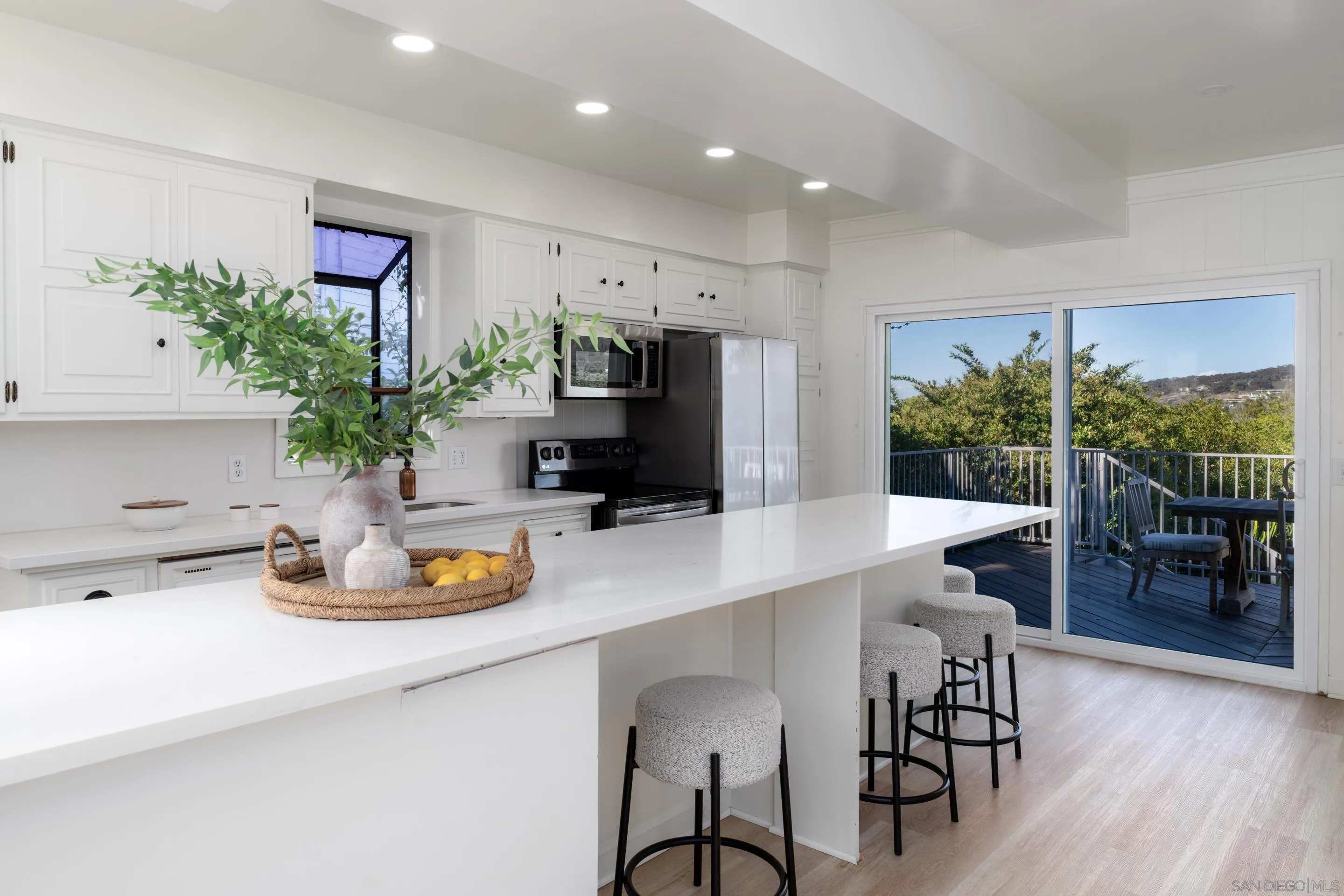 7850 Roseland Dr, La Jolla