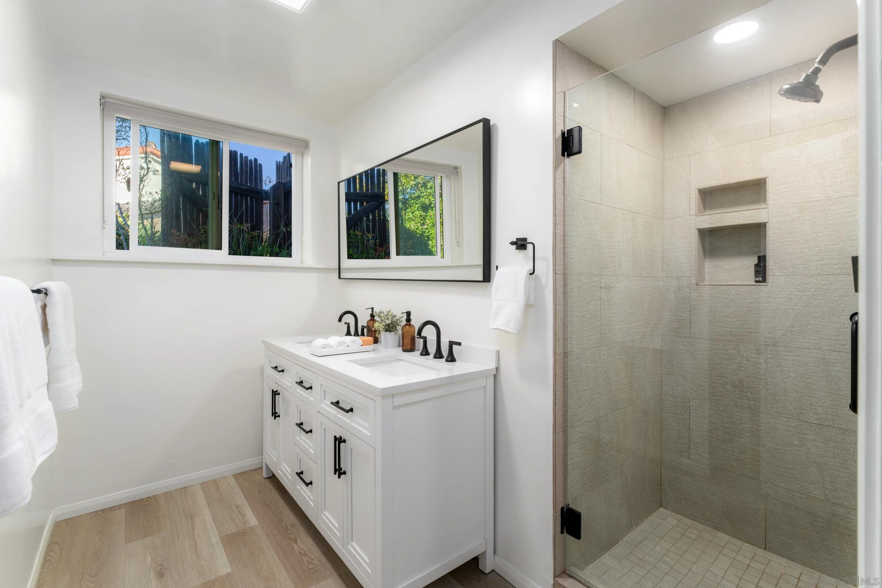 7850 Roseland Dr, La Jolla