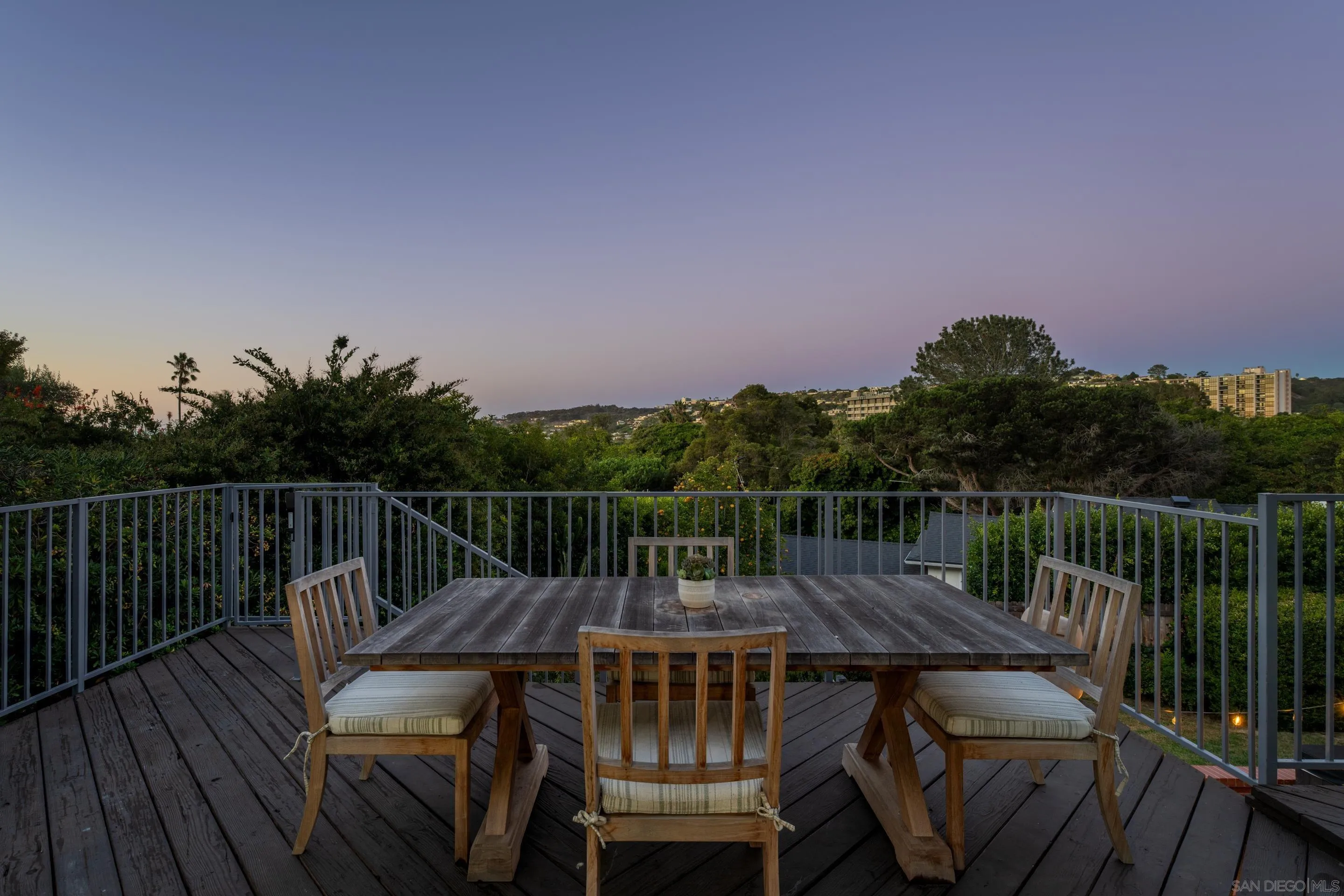 7850 Roseland Dr, La Jolla