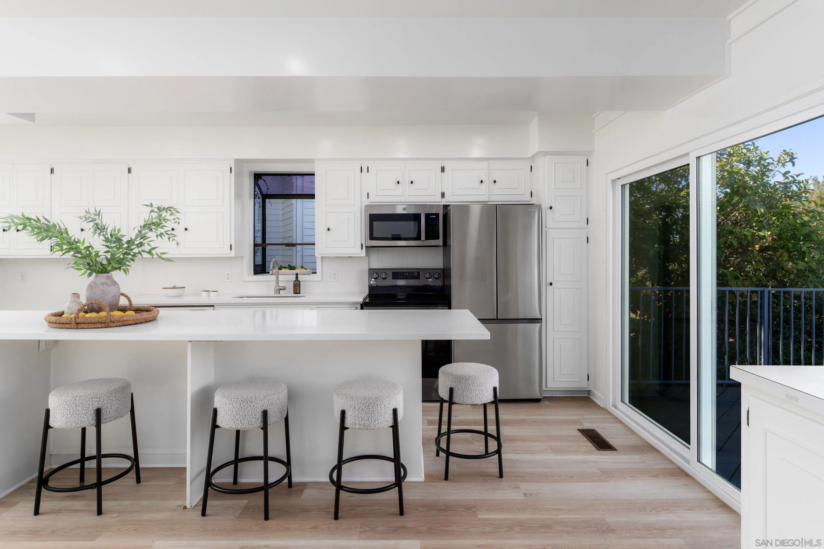 7850 Roseland Dr, La Jolla