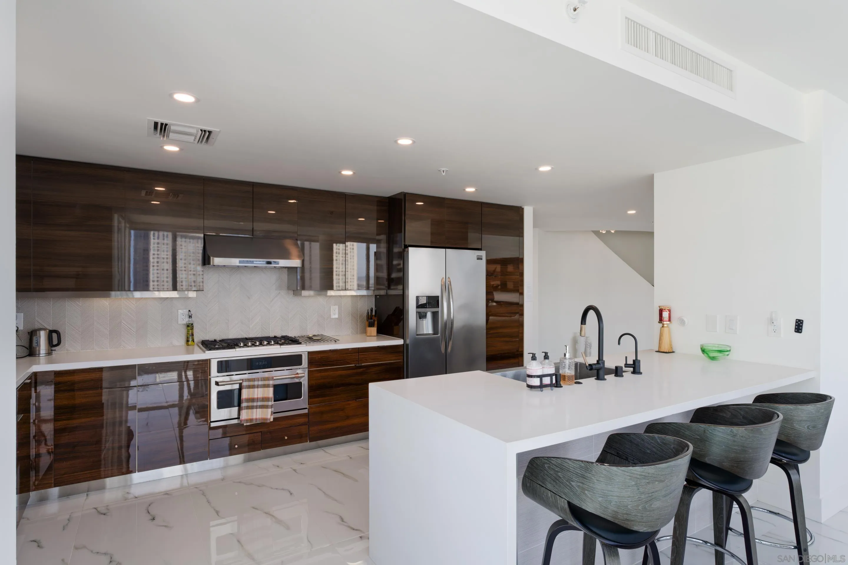 510 1st Ave Unit 2204
