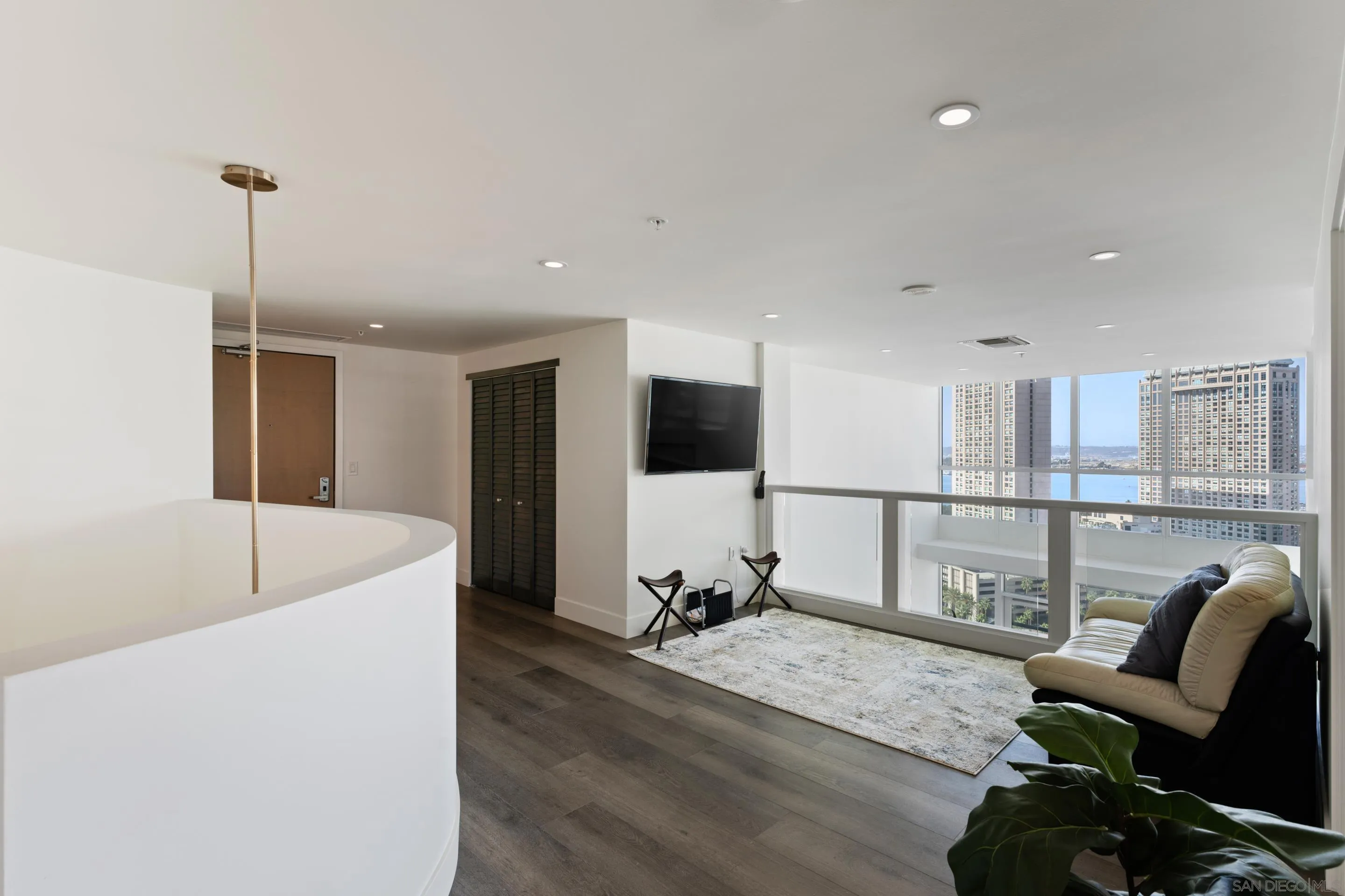 510 1st Ave Unit 2204