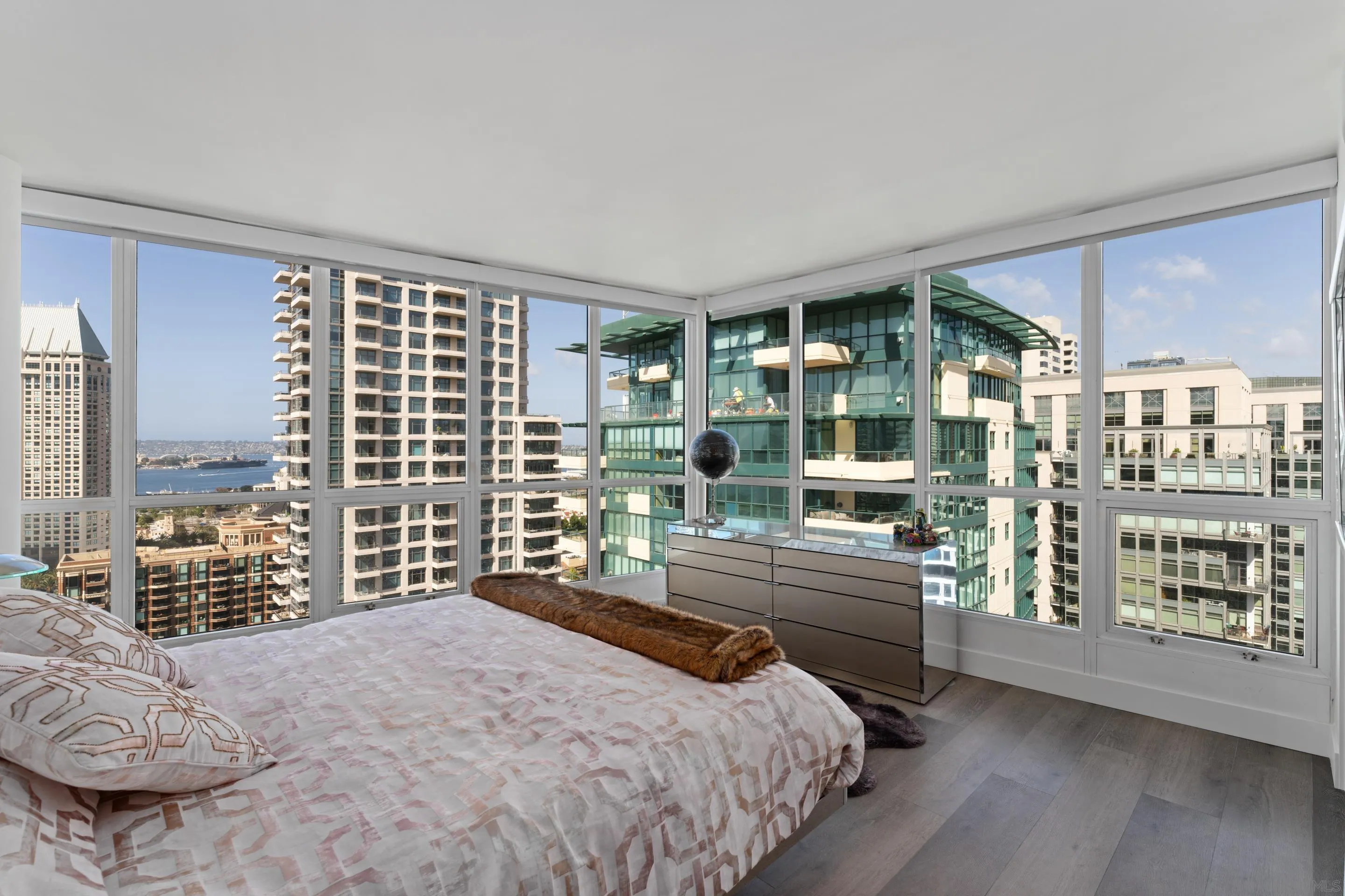 510 1st Ave Unit 2204