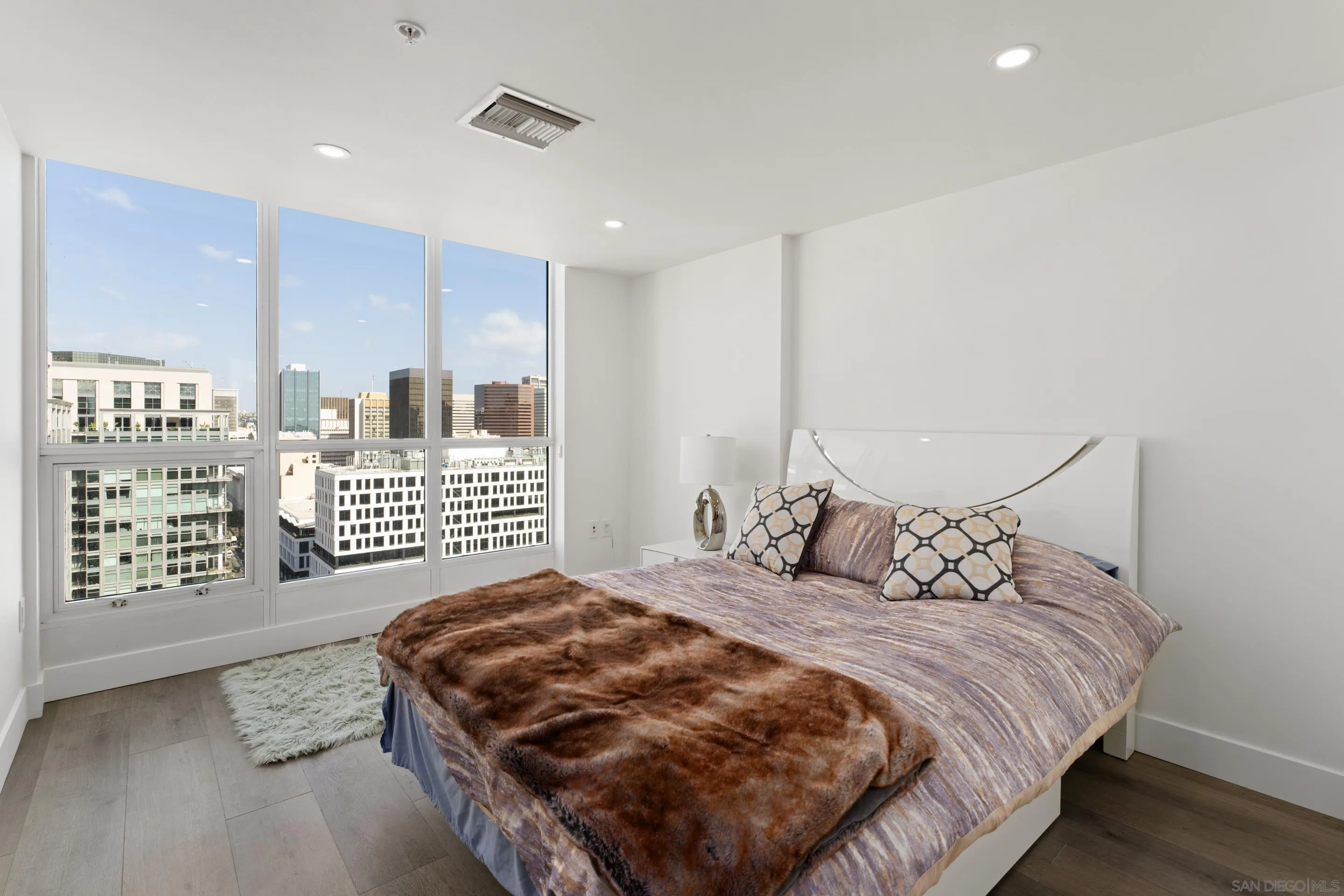 510 1st Ave Unit 2204
