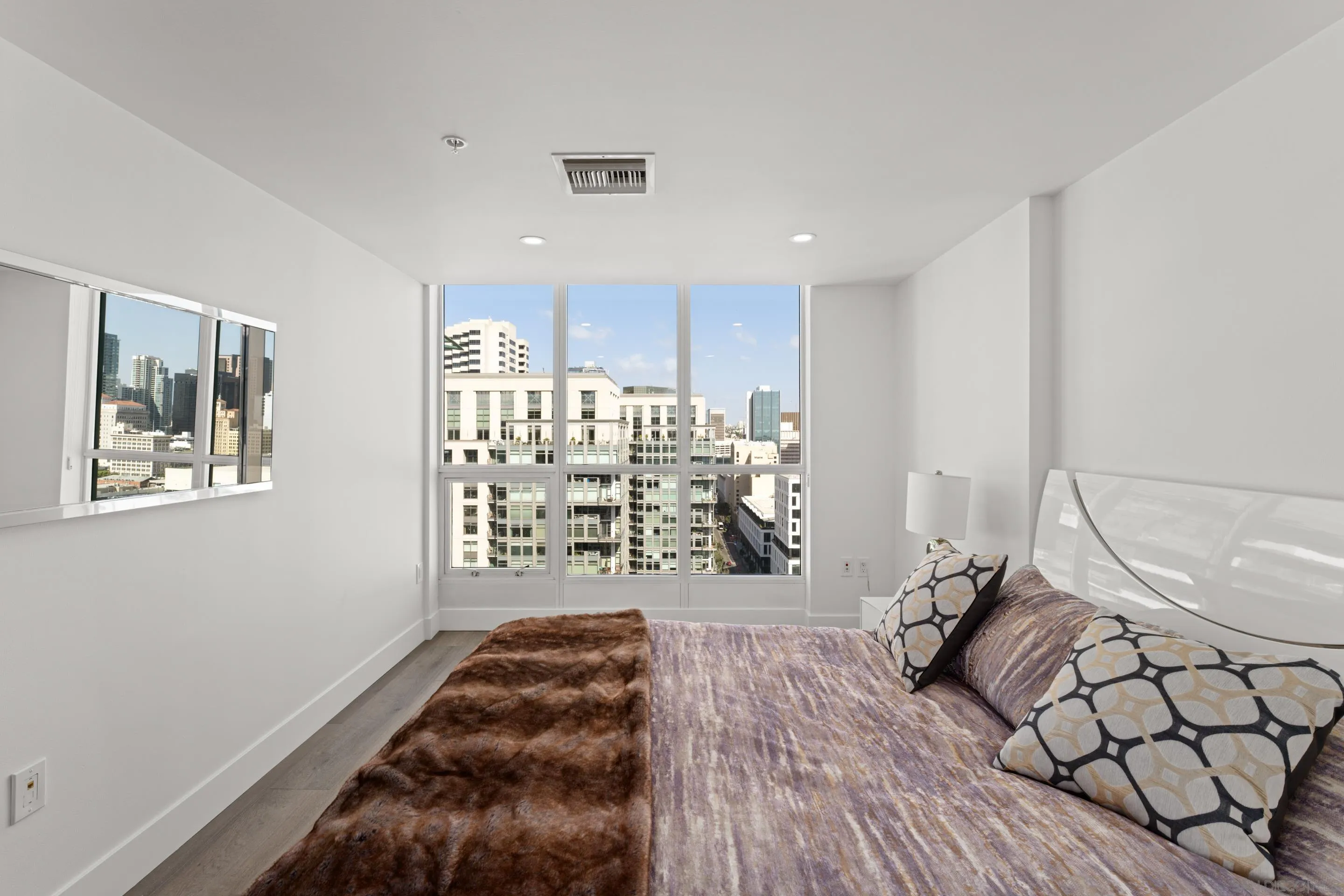 510 1st Ave Unit 2204