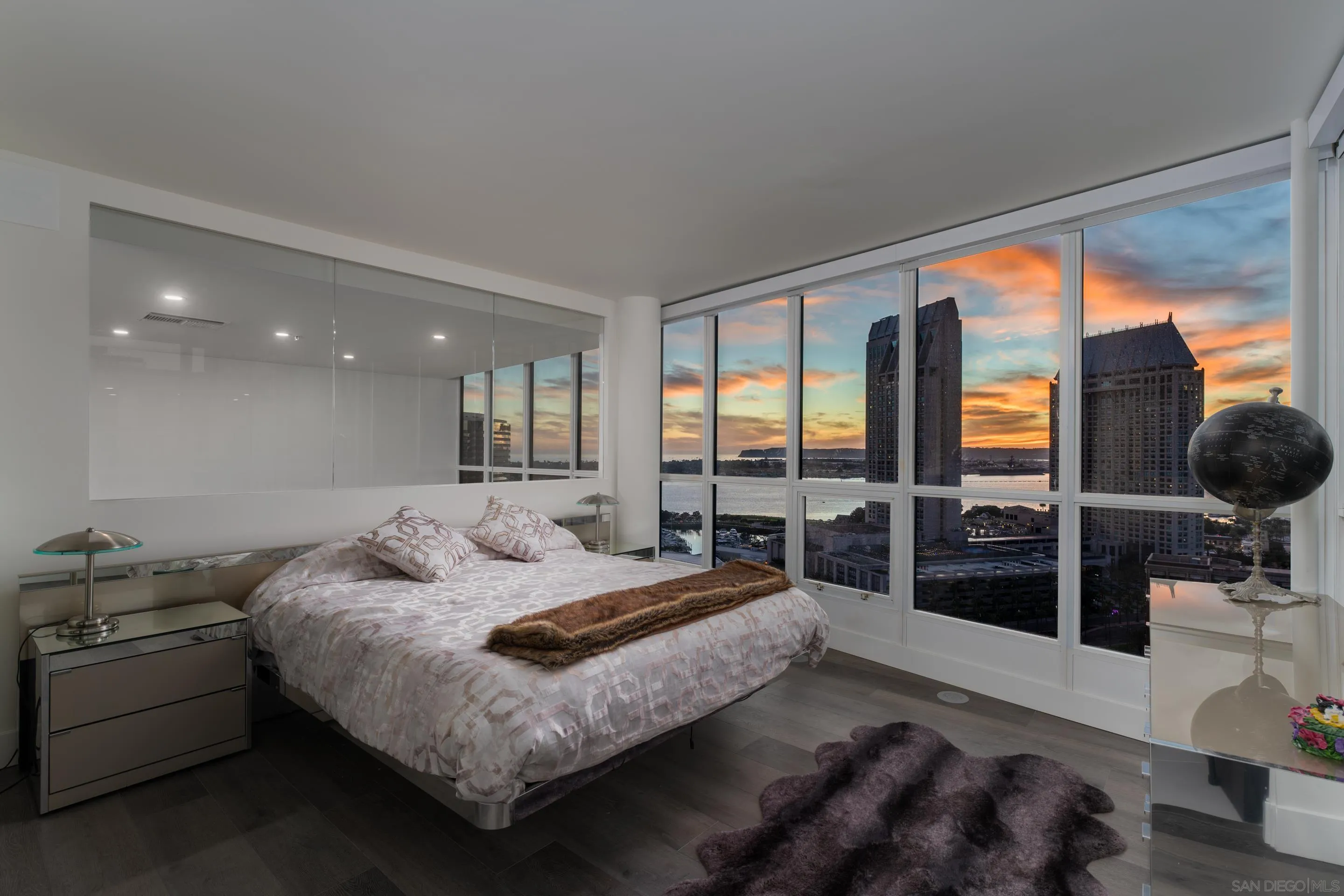 510 1st Ave Unit 2204