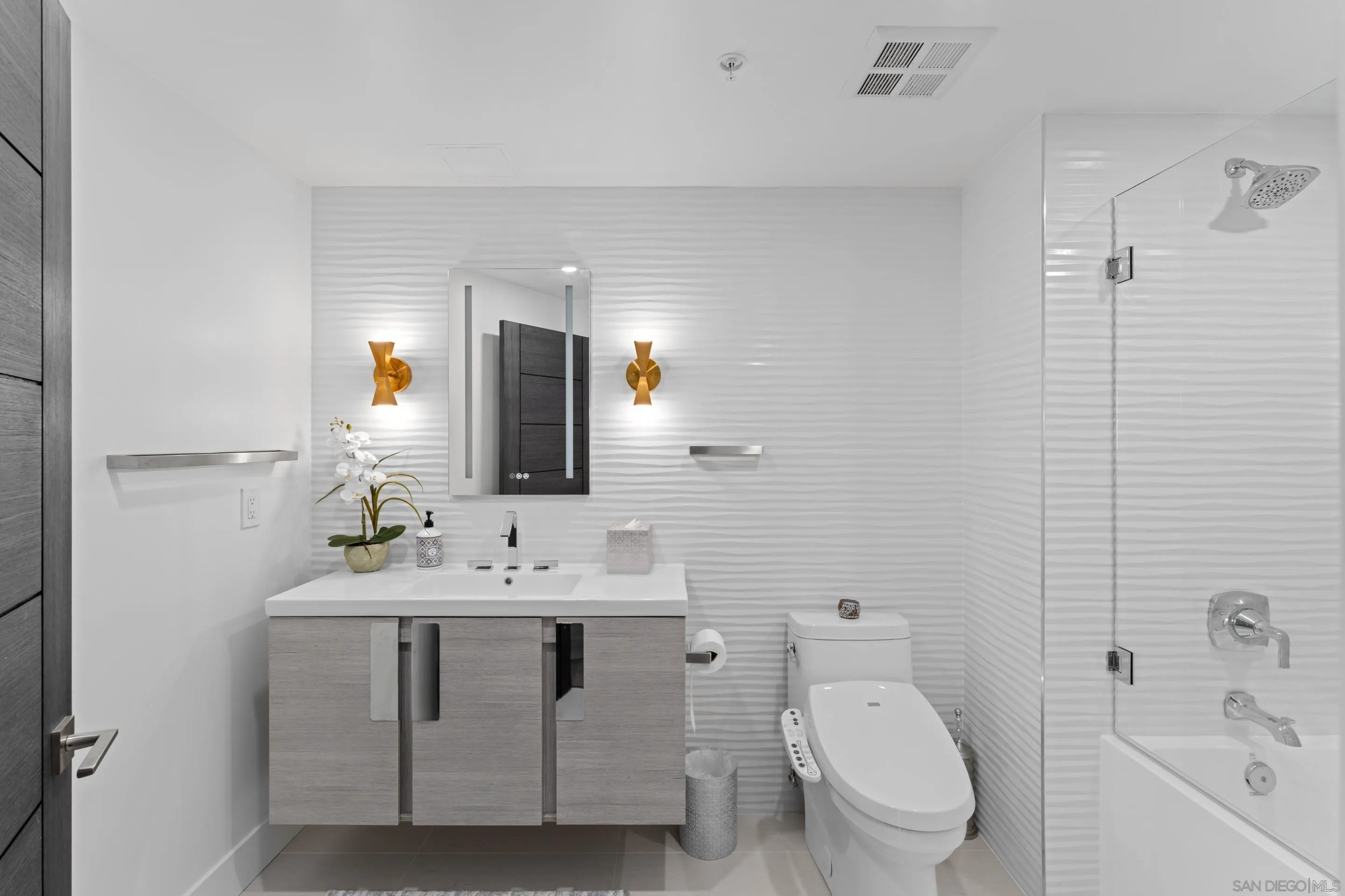510 1st Ave Unit 2204