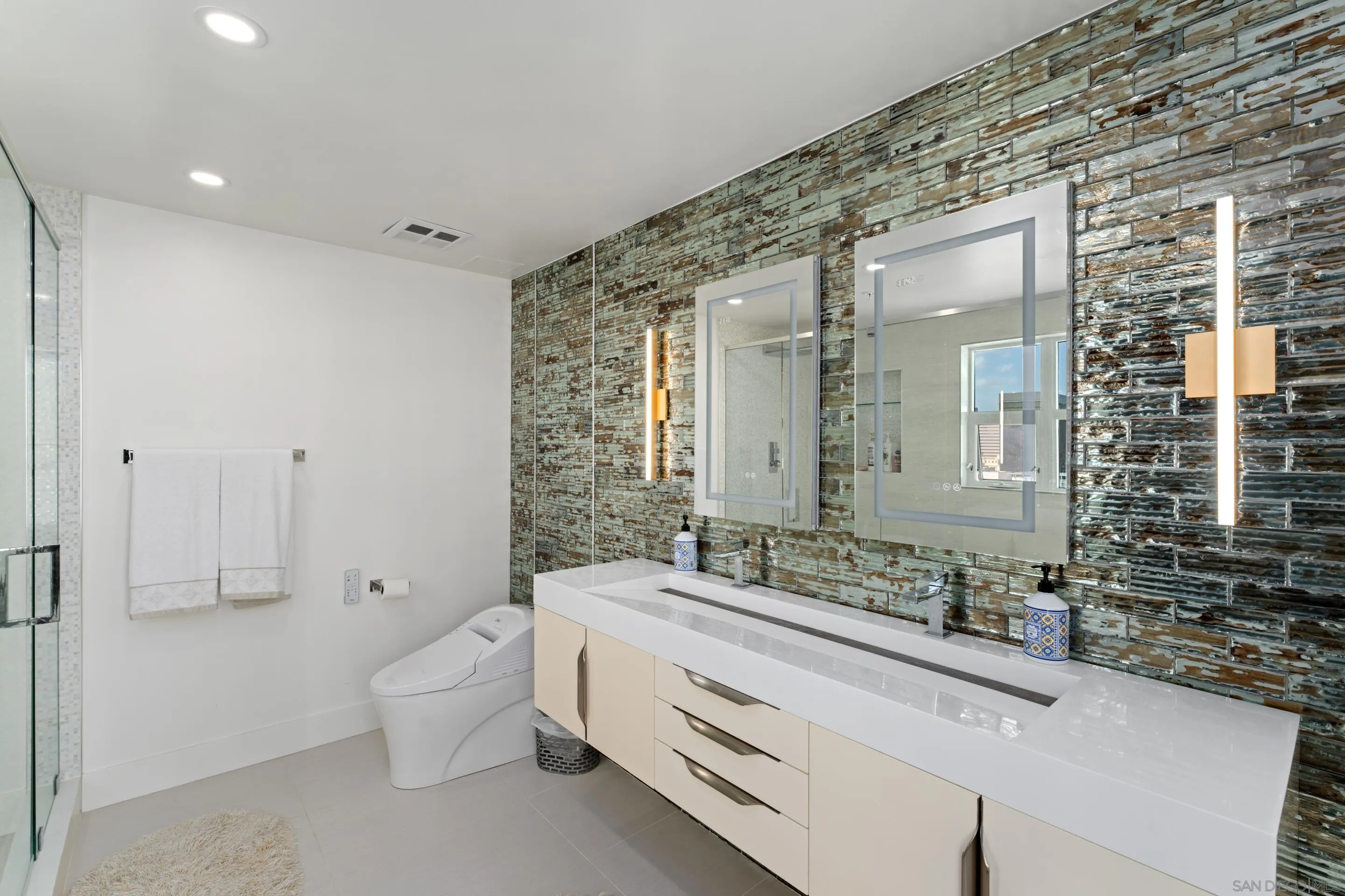 510 1st Ave Unit 2204
