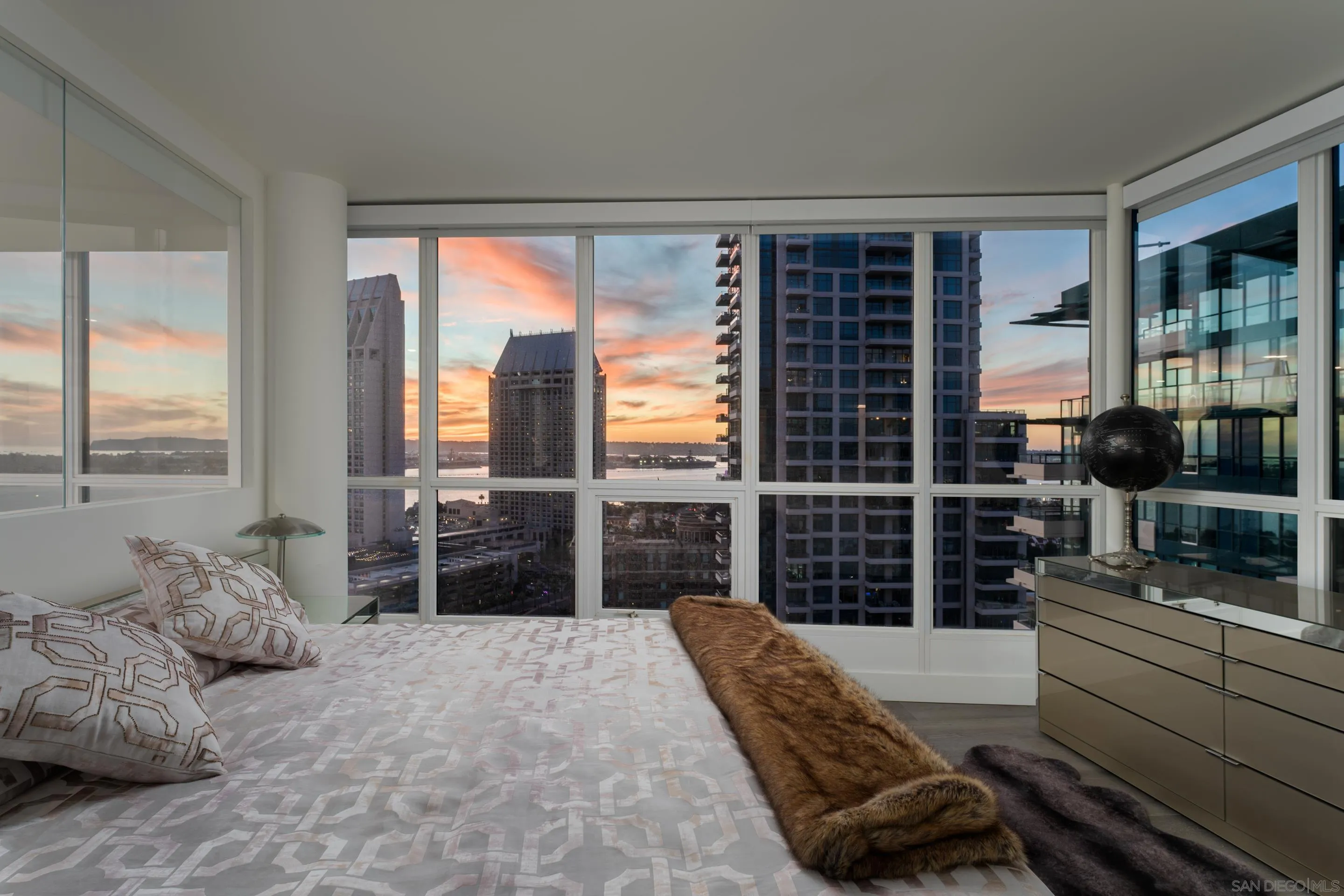 510 1st Ave Unit 2204