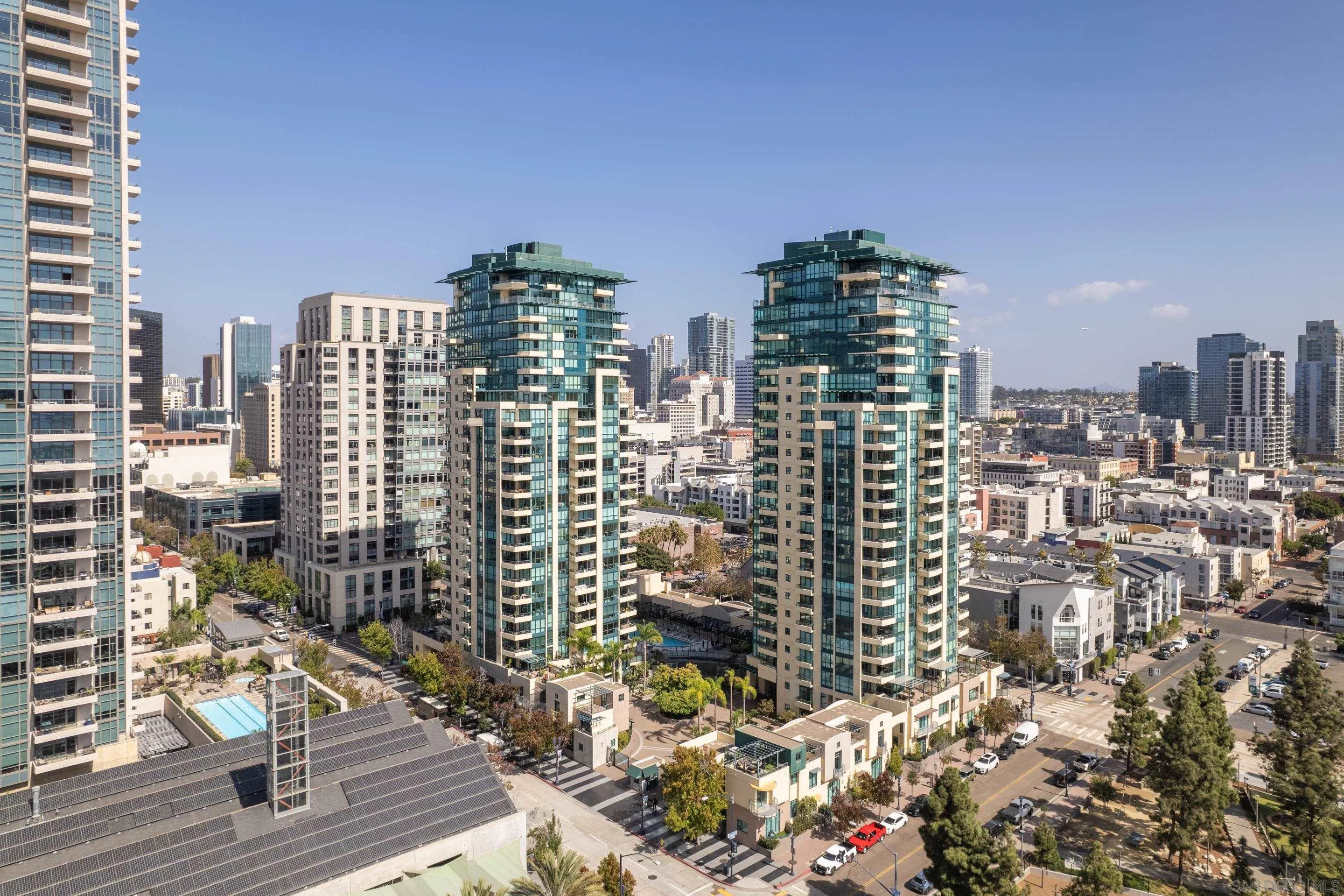 510 1st Ave Unit 2204
