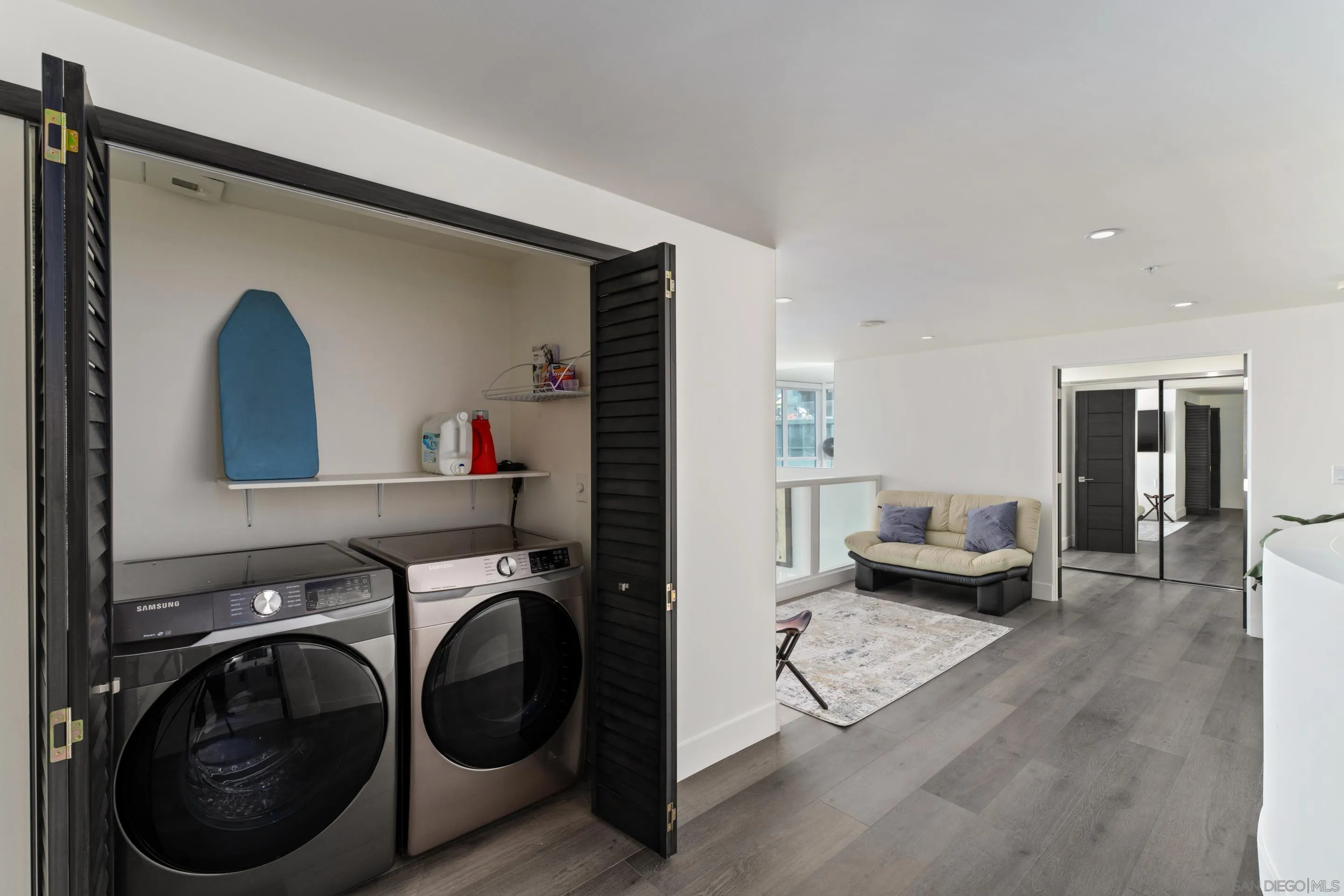 510 1st Ave Unit 2204