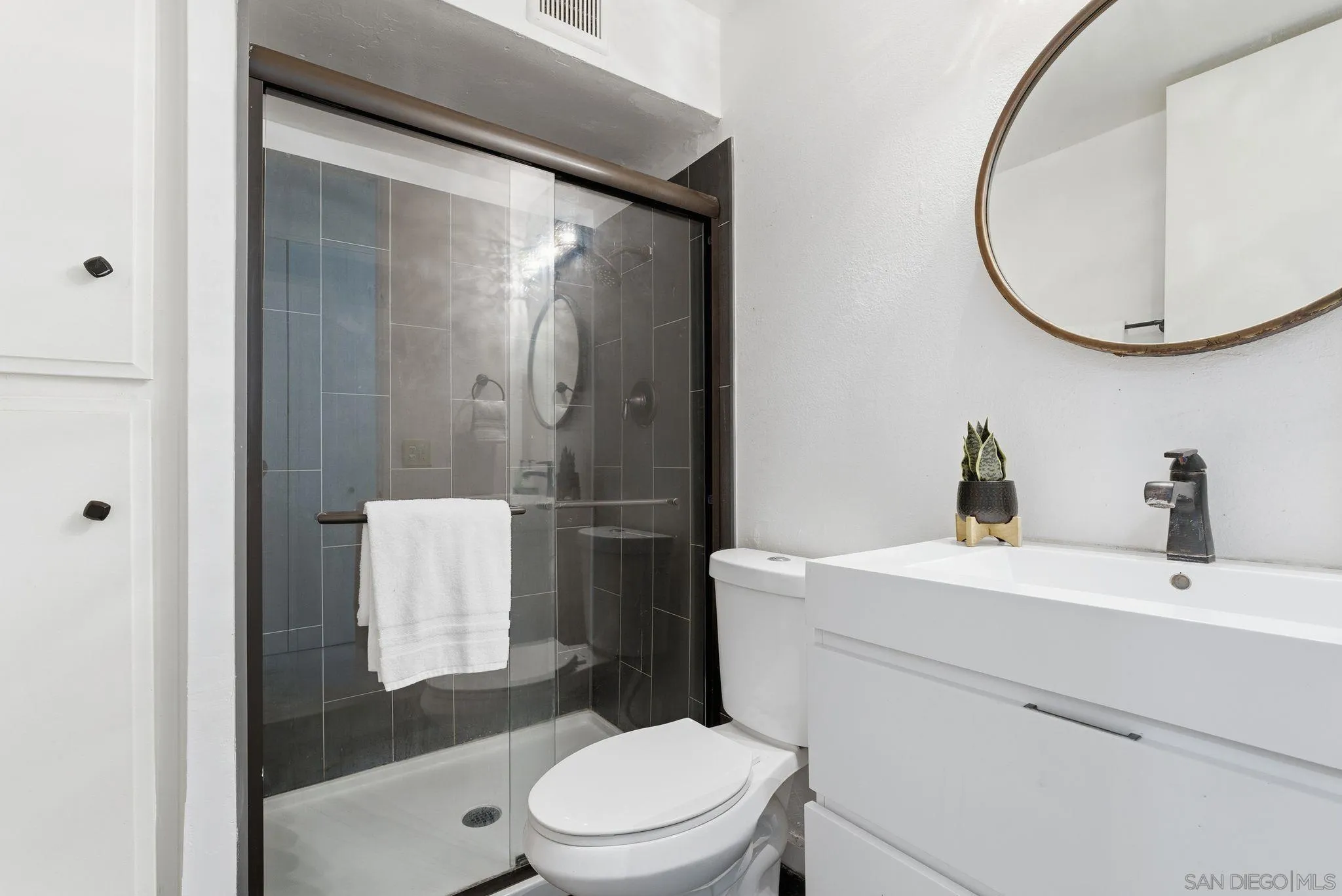 6455 La Jolla Blvd Unit: 206