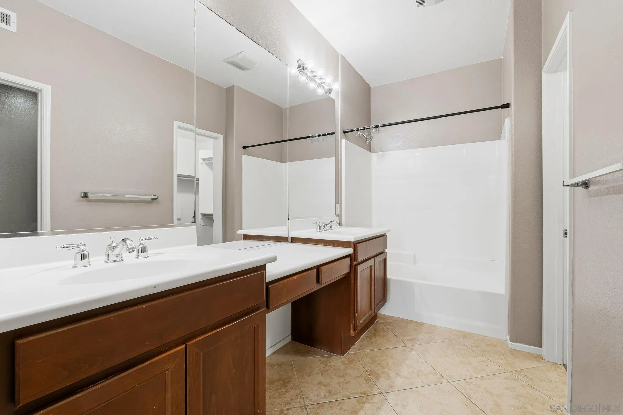 1760 E E Palomar St Unit 313