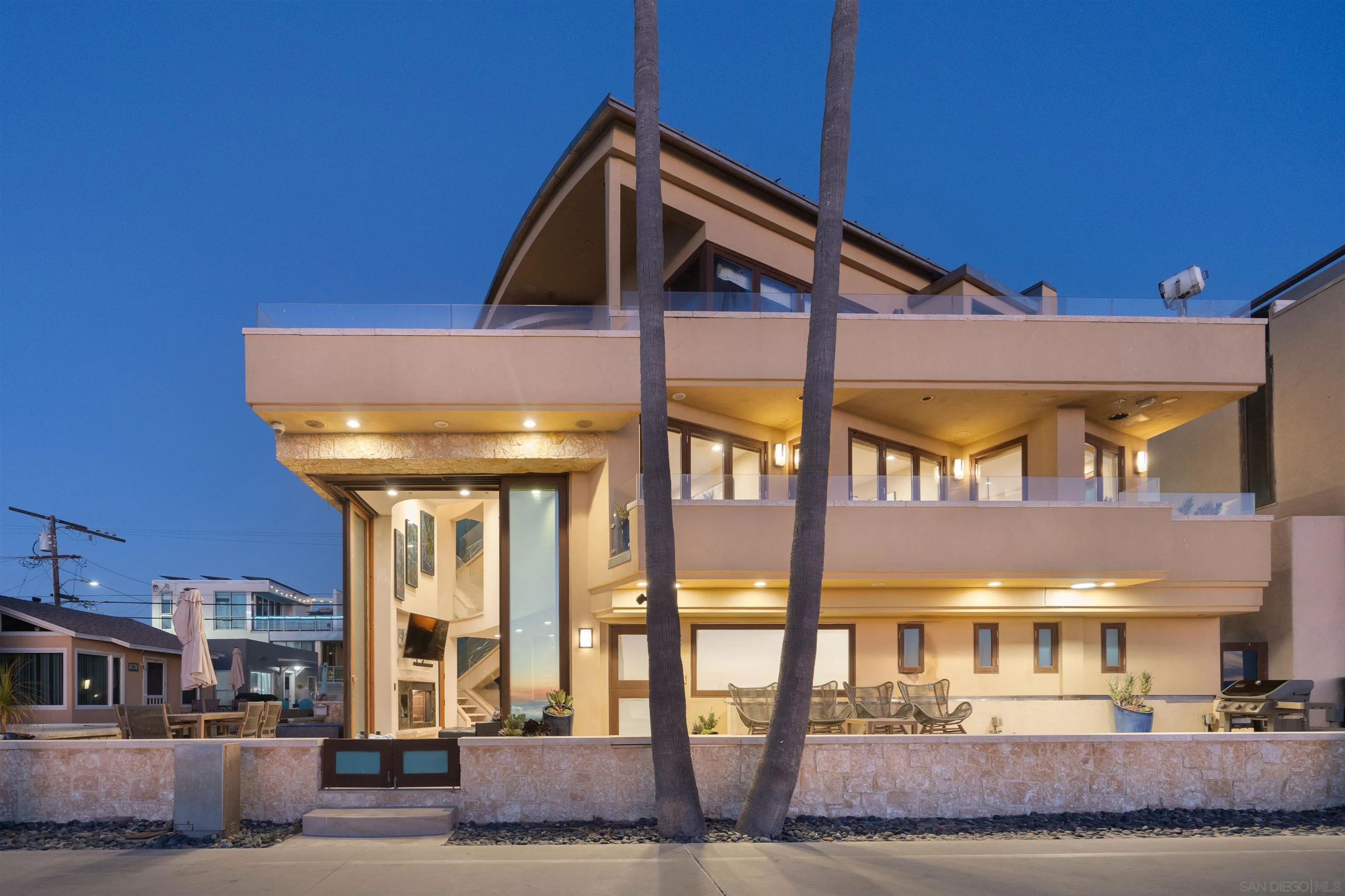 3921 Ocean Front Walk